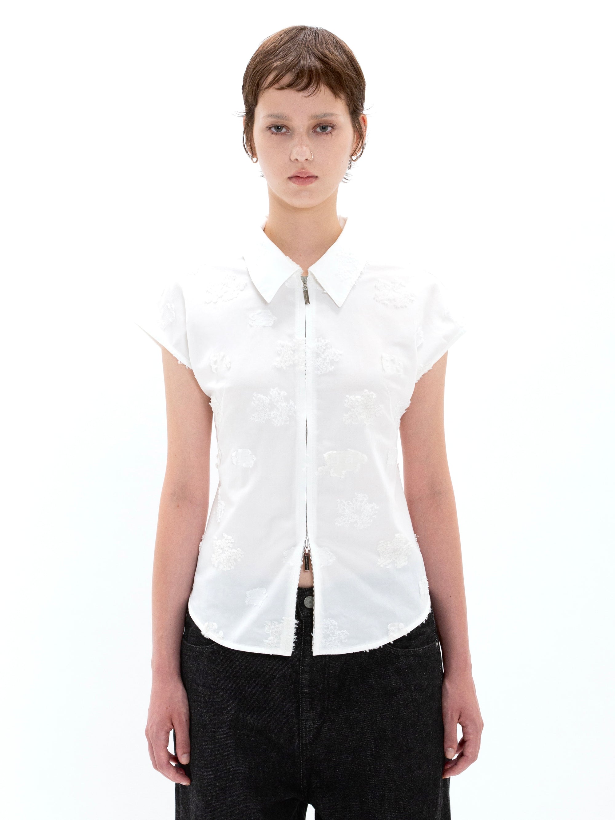 color:WHITE