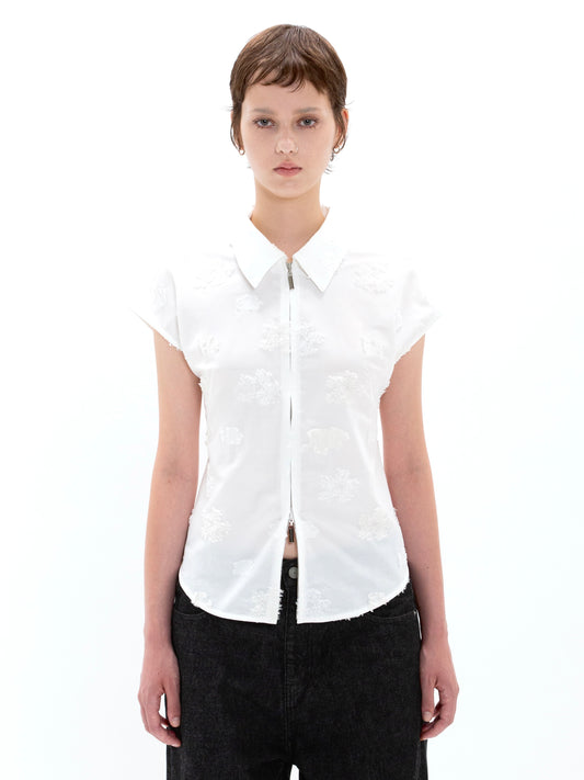 color:WHITE