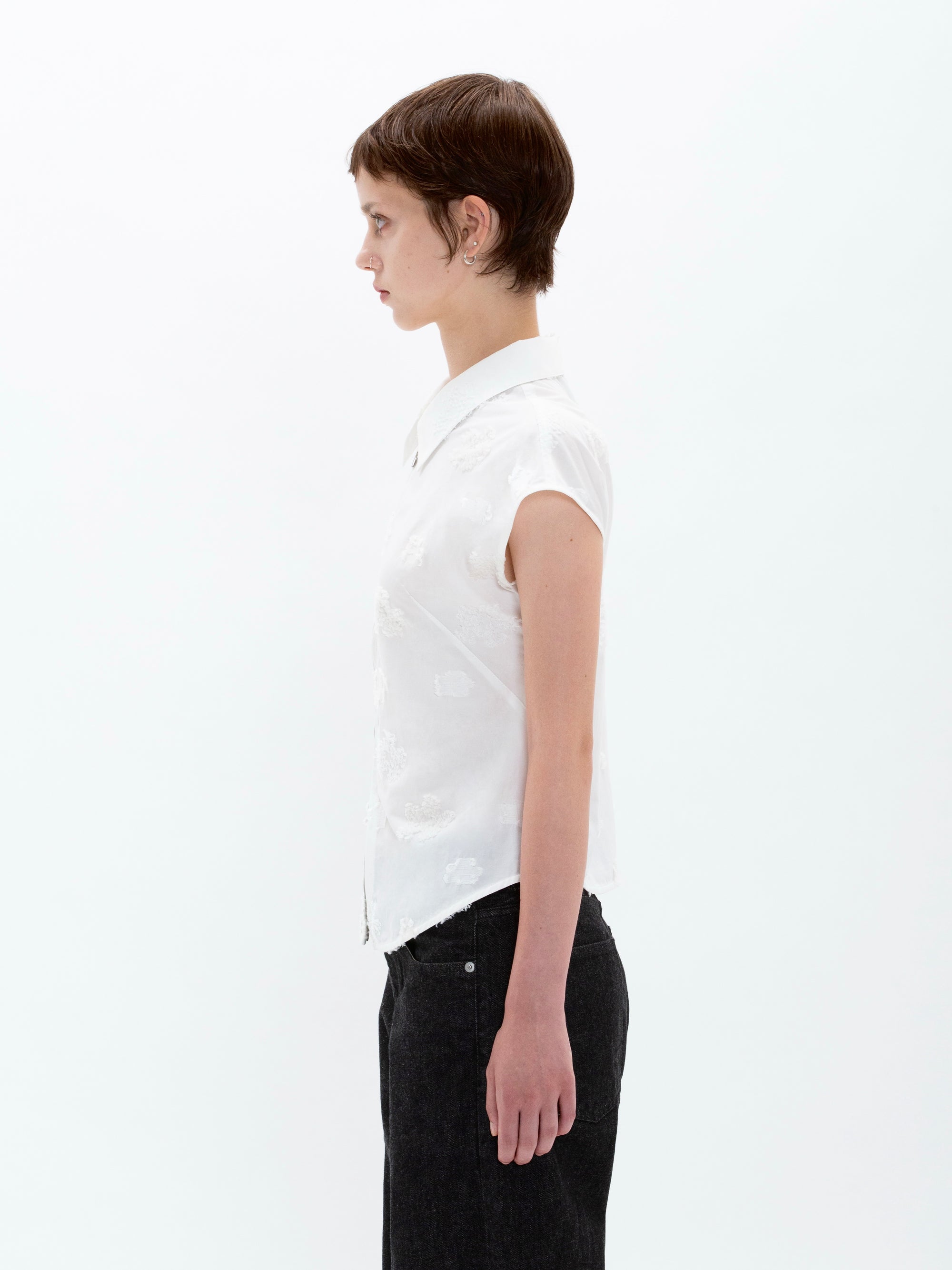 color:WHITE