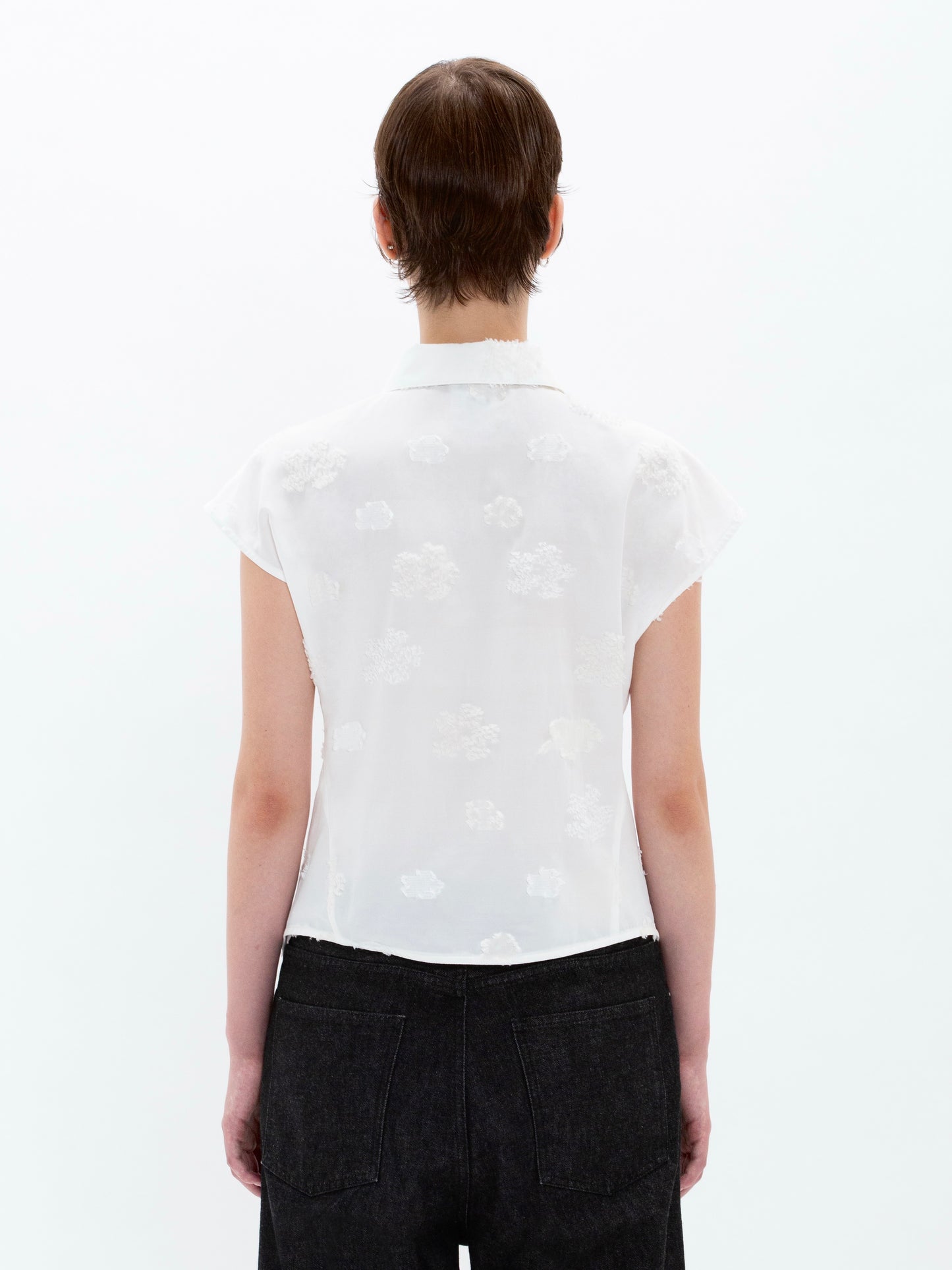 color:WHITE