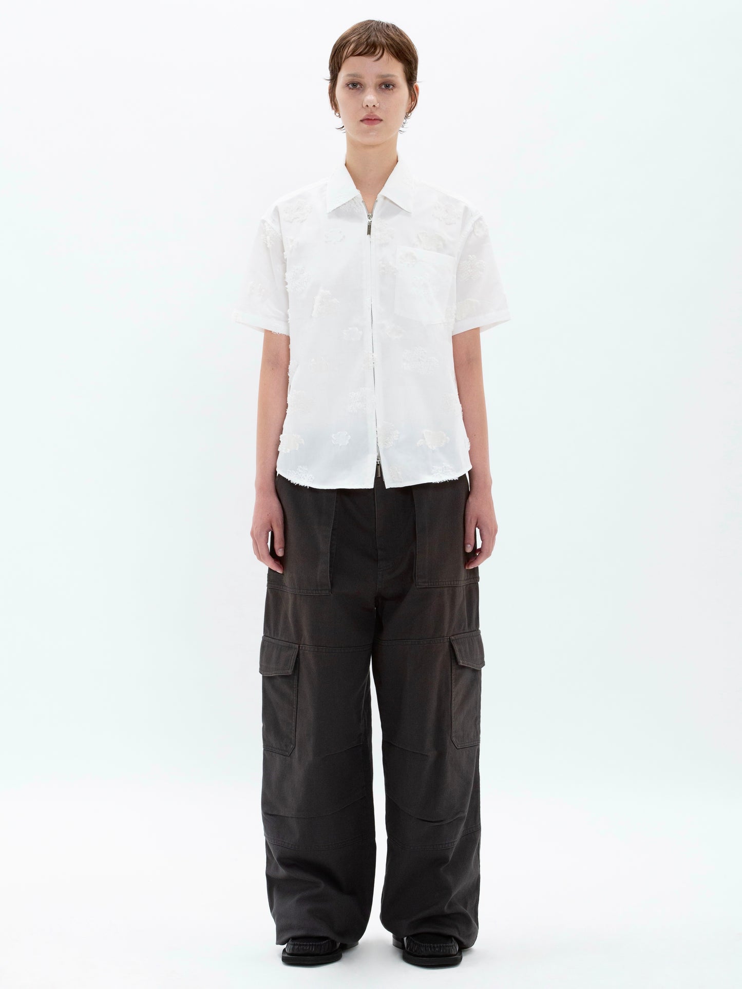 color:WHITE