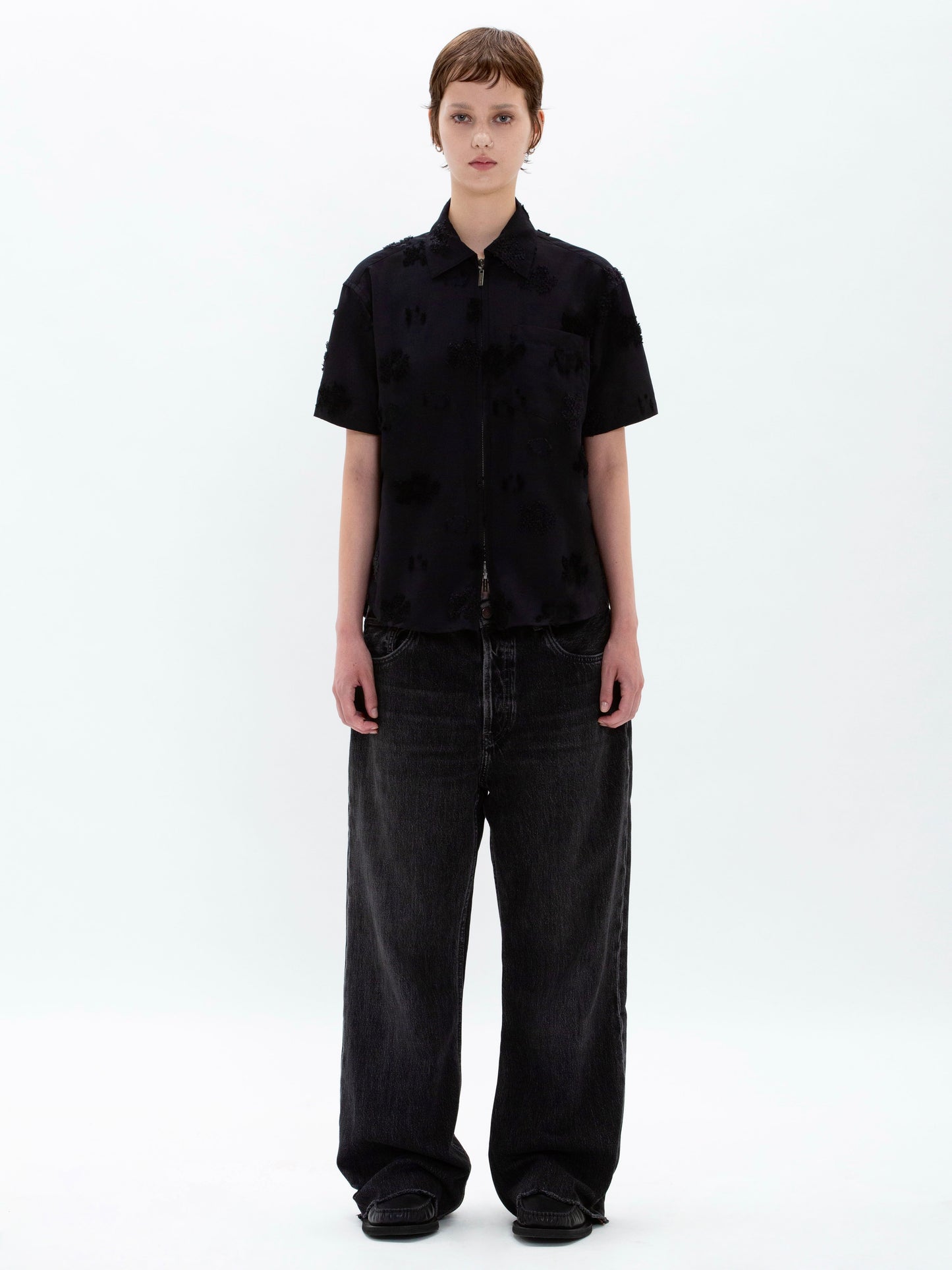 color:BLACK
