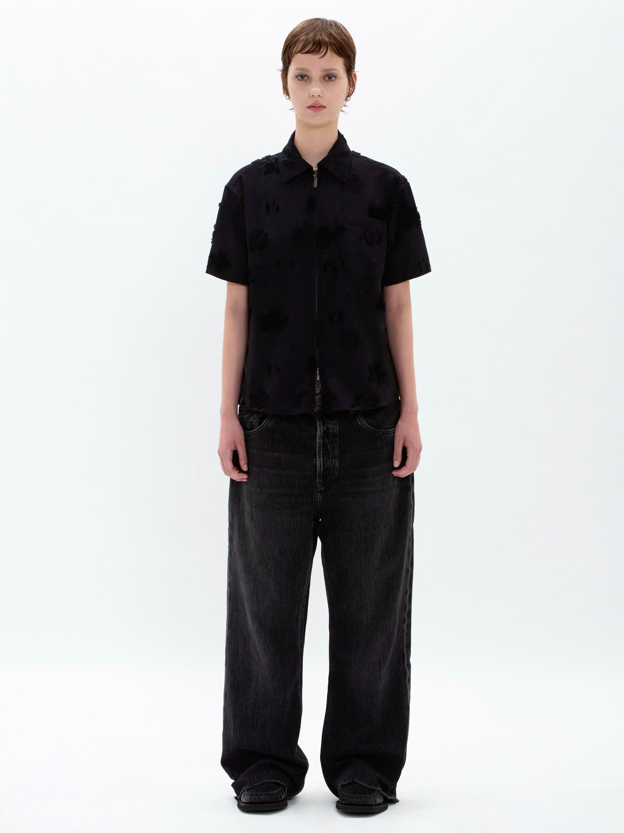 color:BLACK
