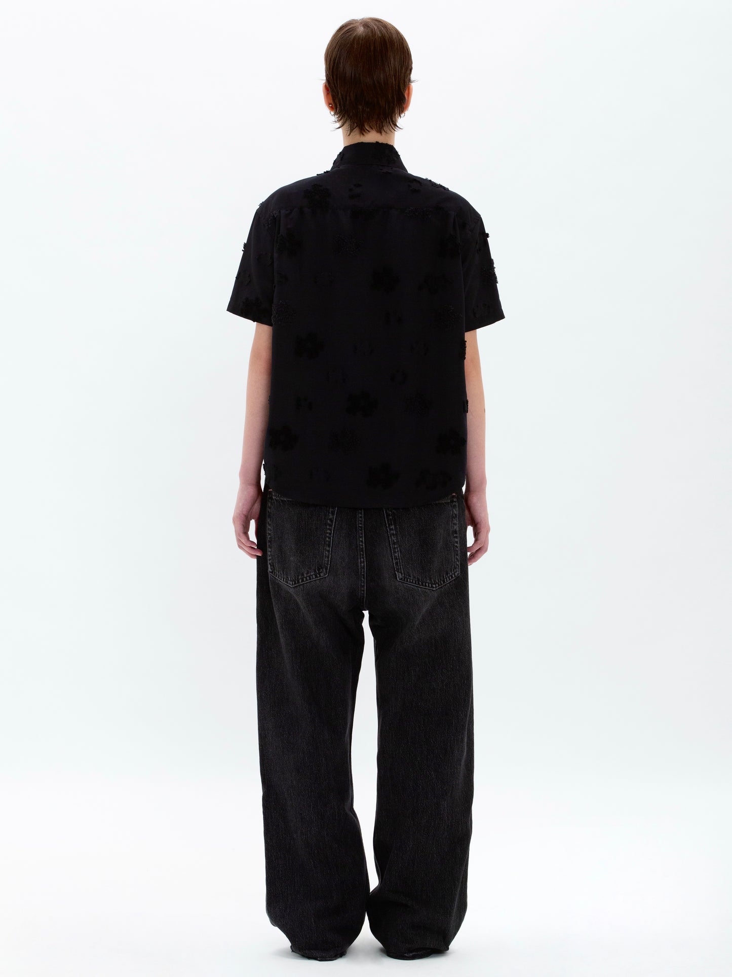 color:BLACK