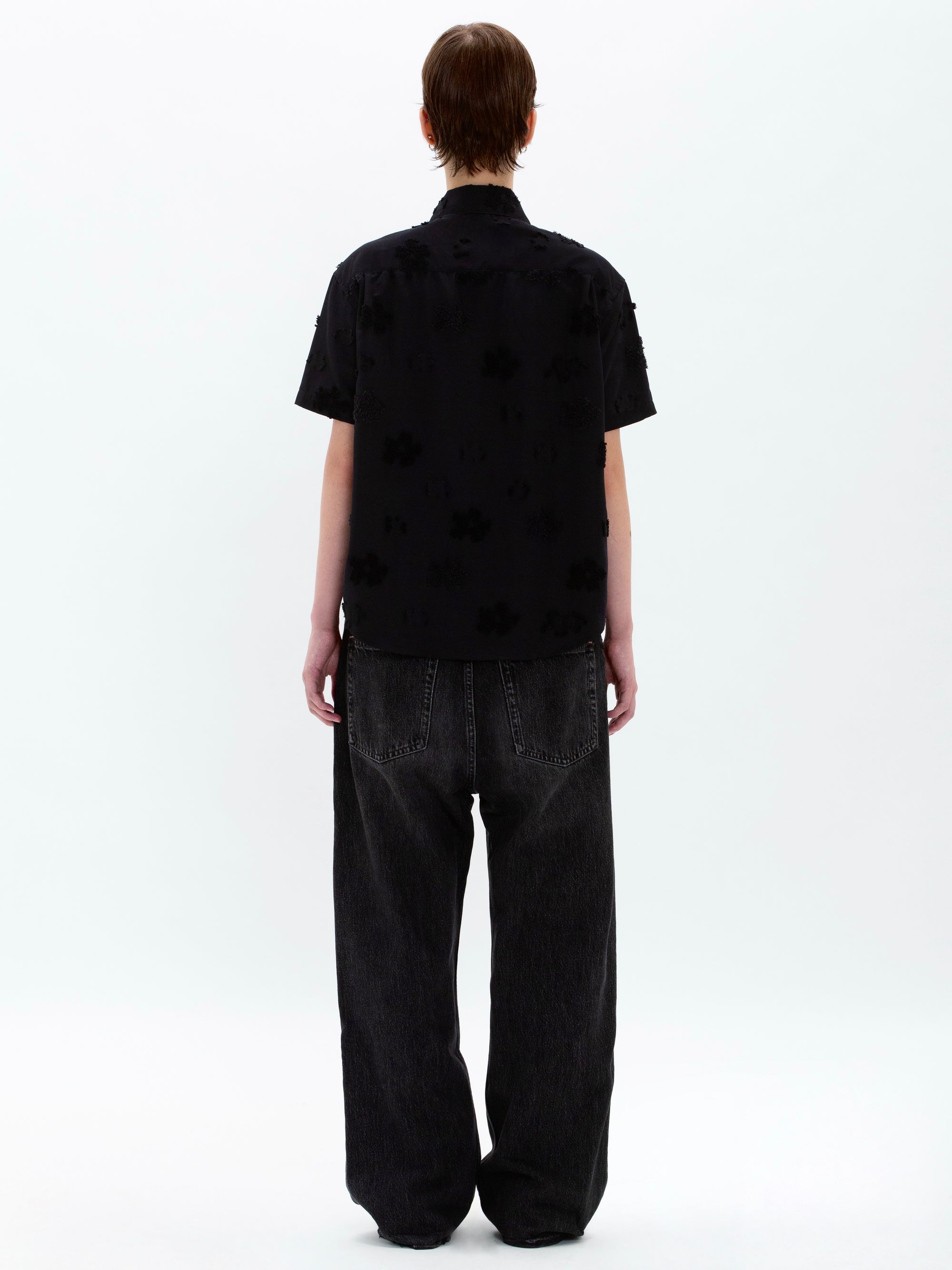 color:BLACK