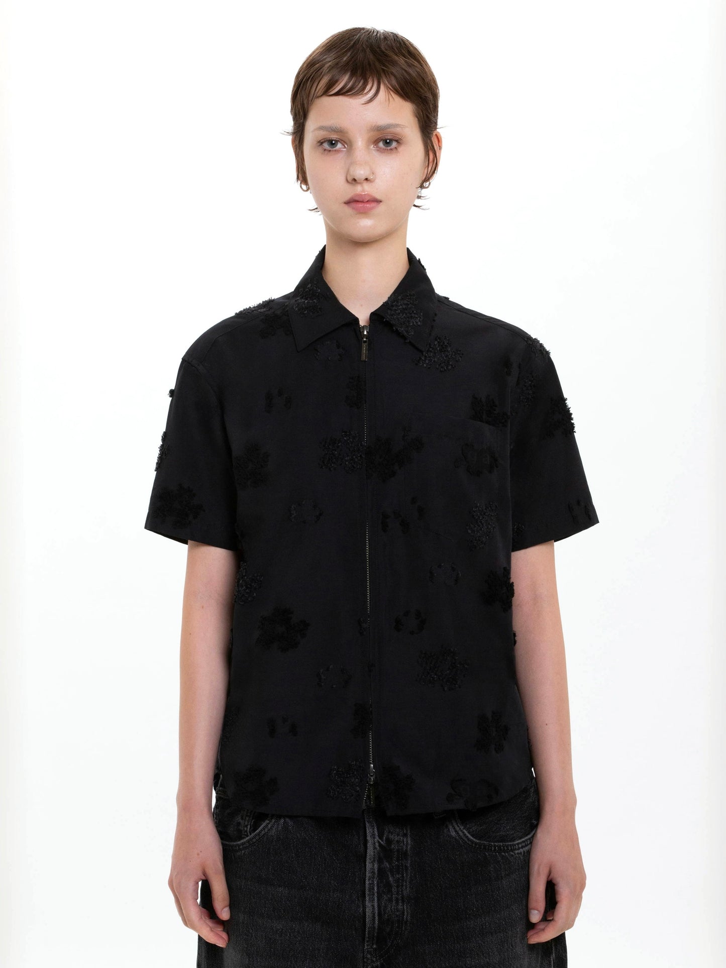 color:BLACK