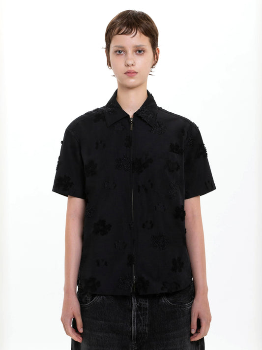 color:BLACK