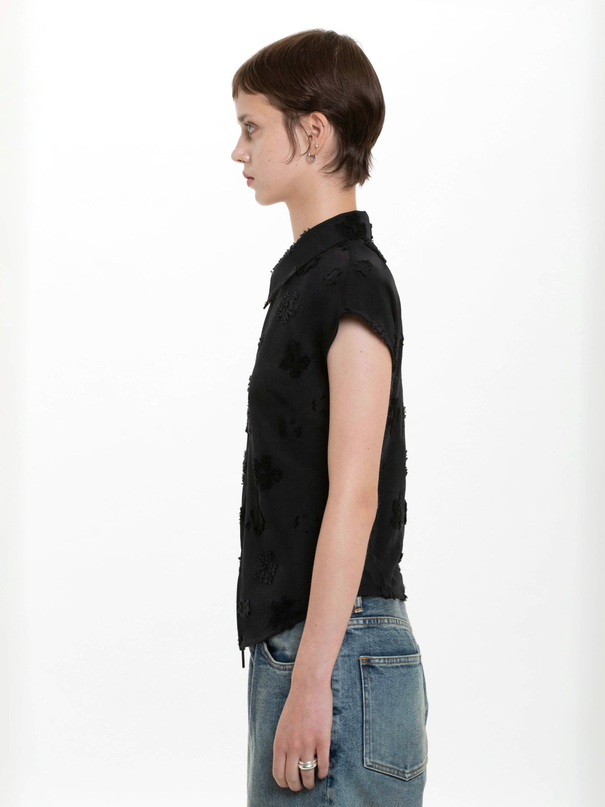 color:BLACK