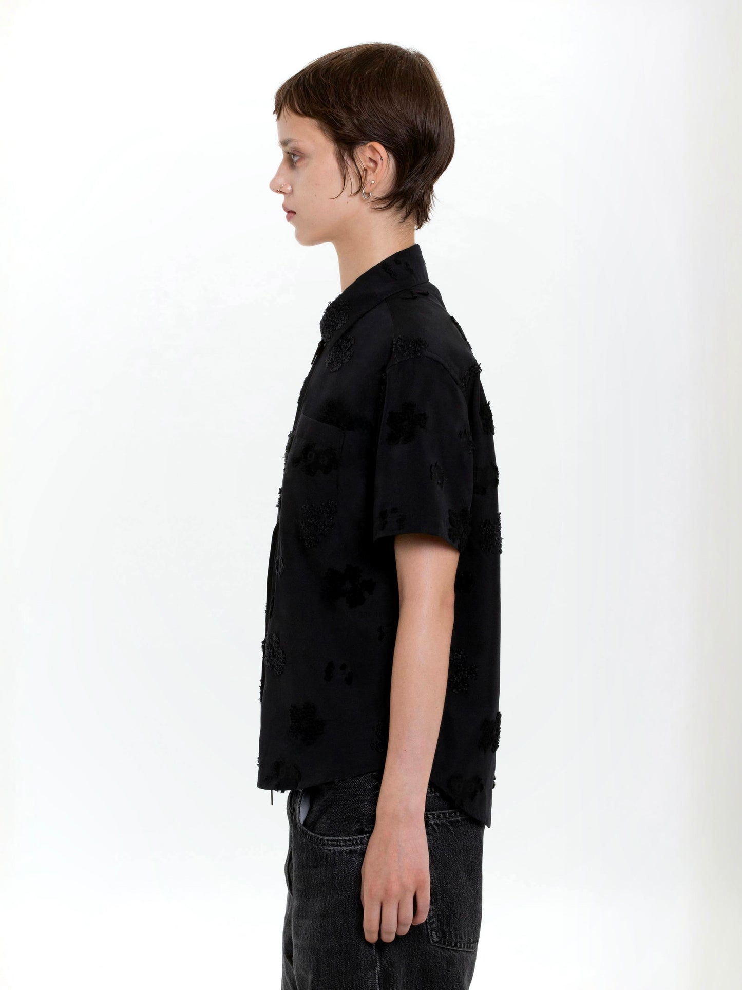 color:BLACK