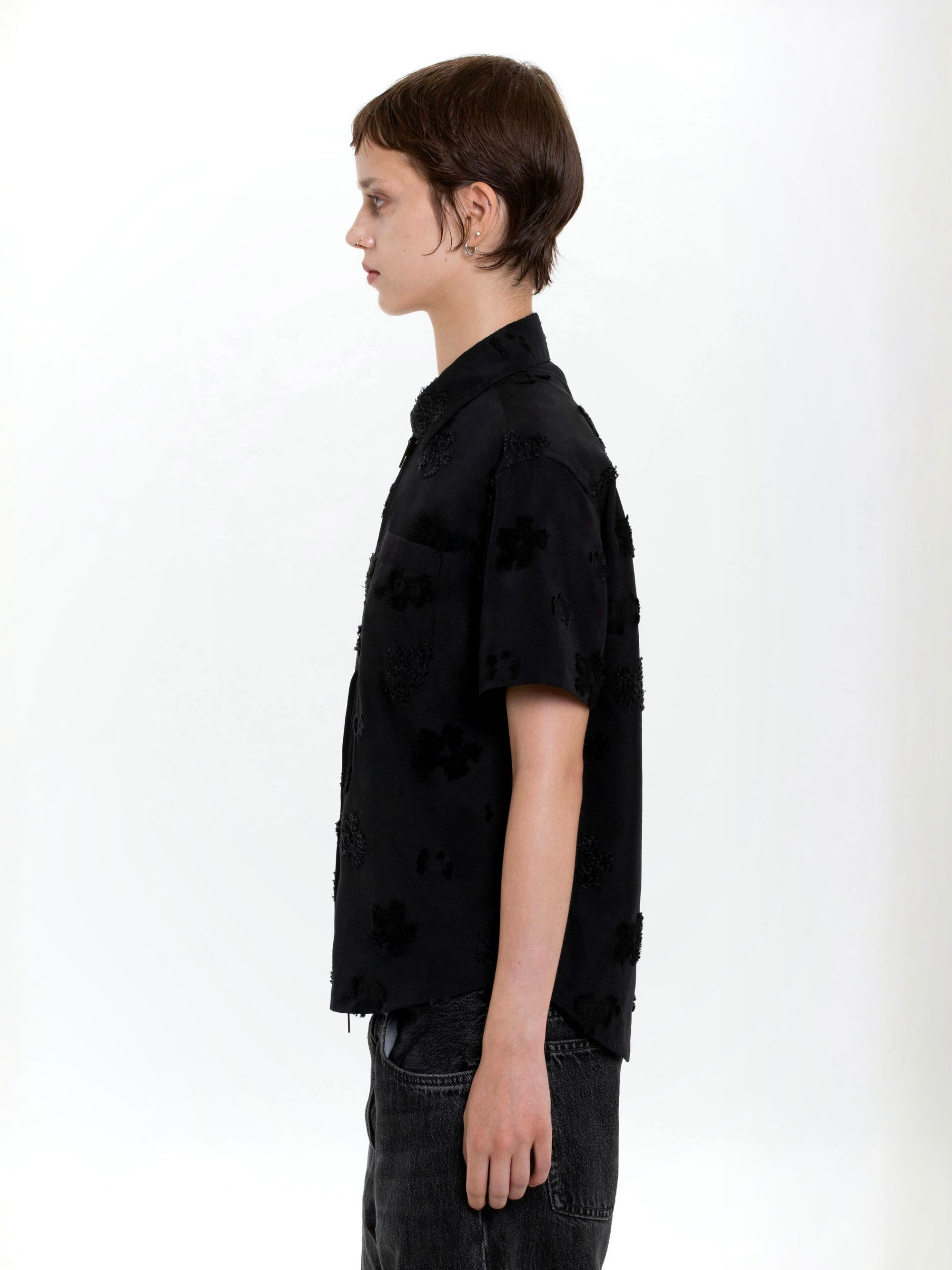 color:BLACK