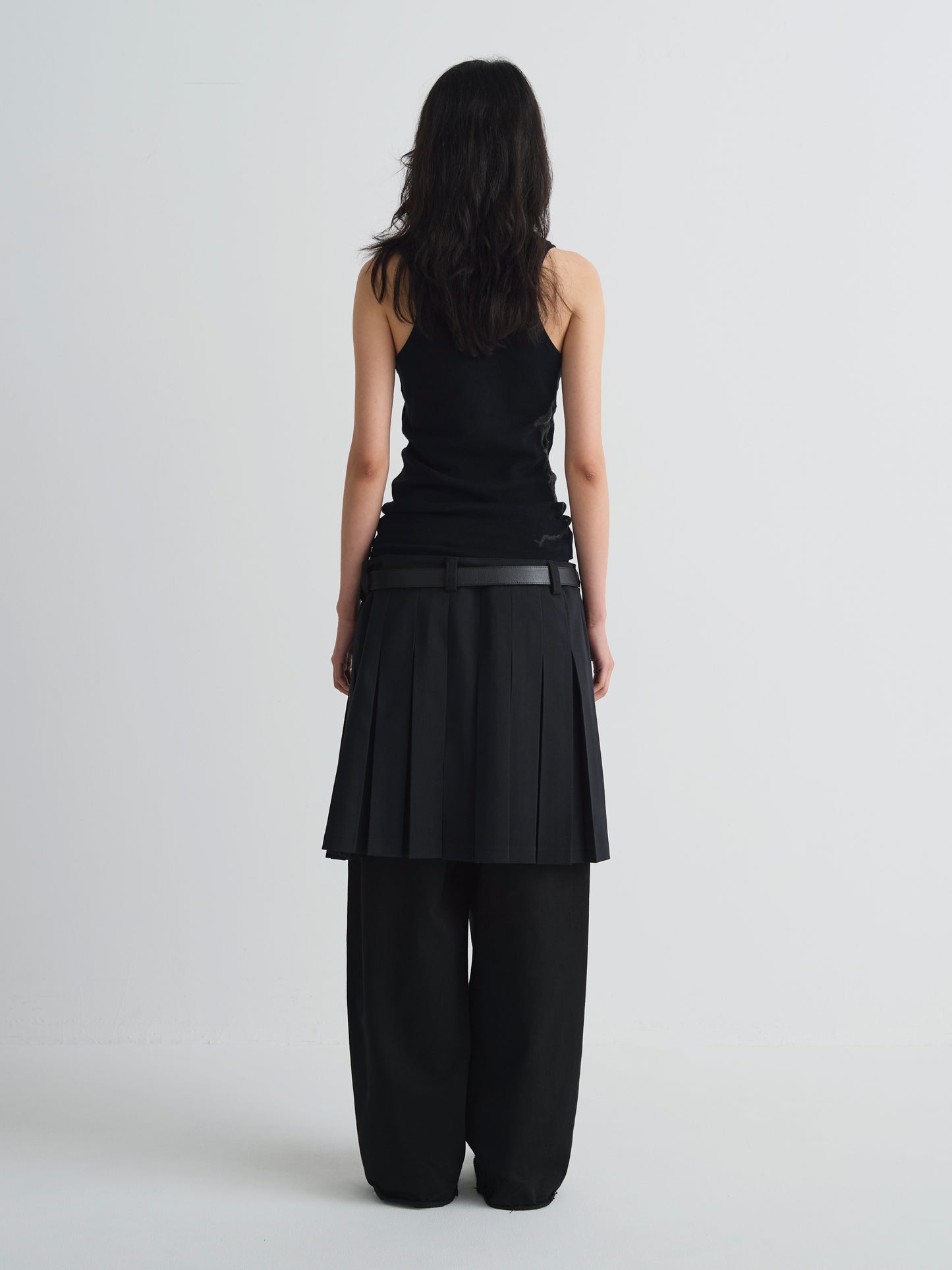 color:BLACK