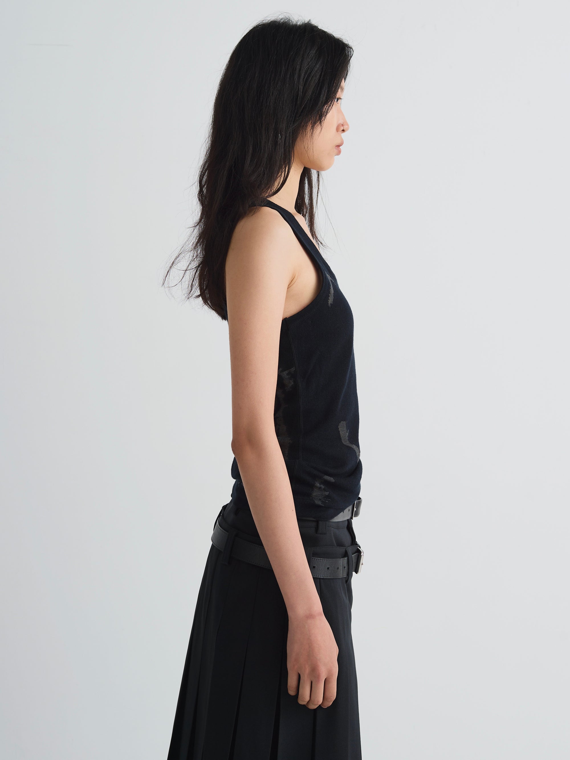 color:BLACK