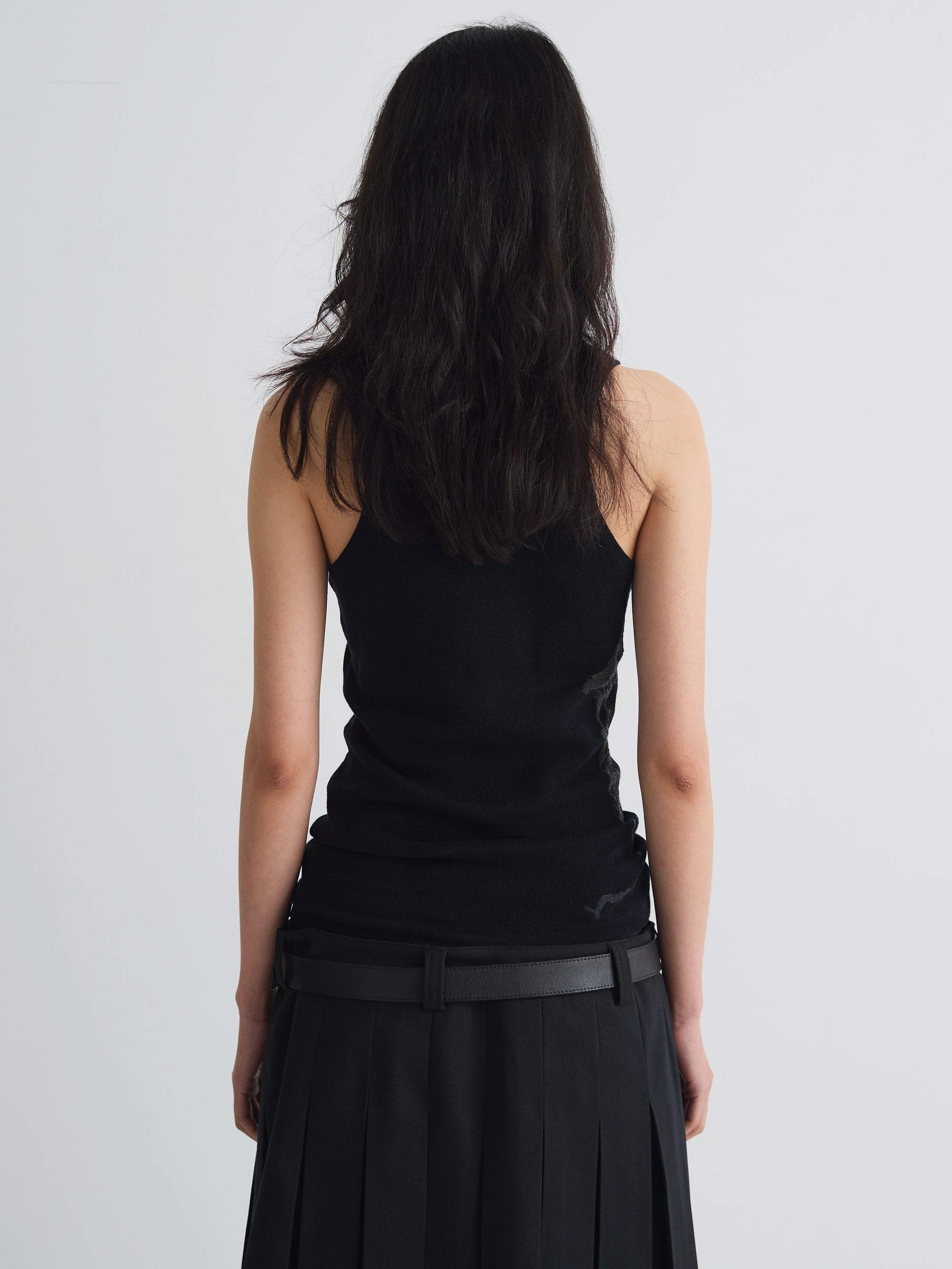 color:BLACK