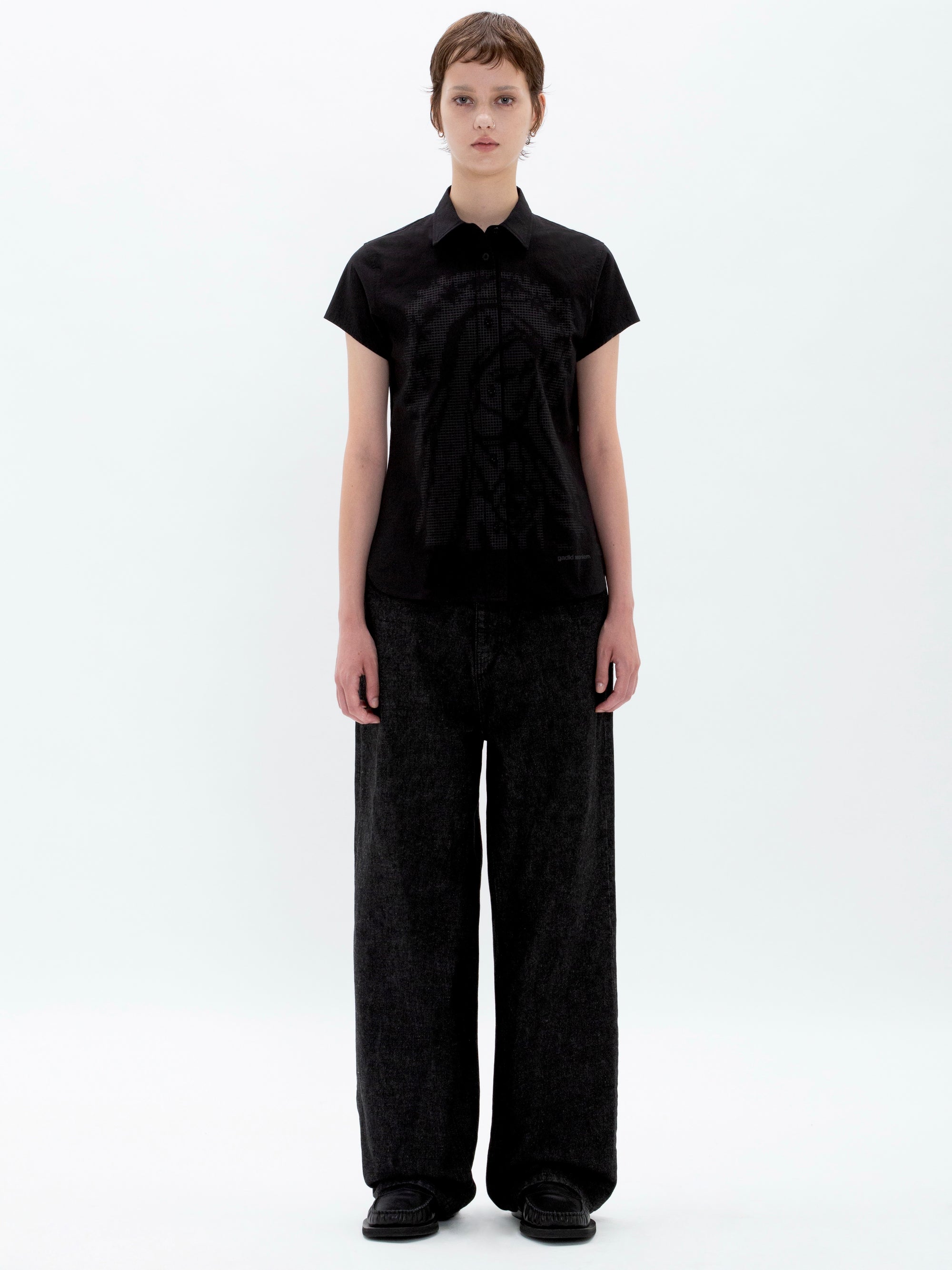 color:BLACK