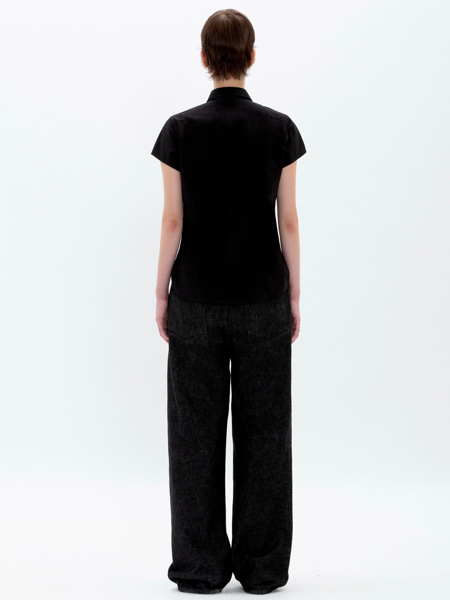 color:BLACK