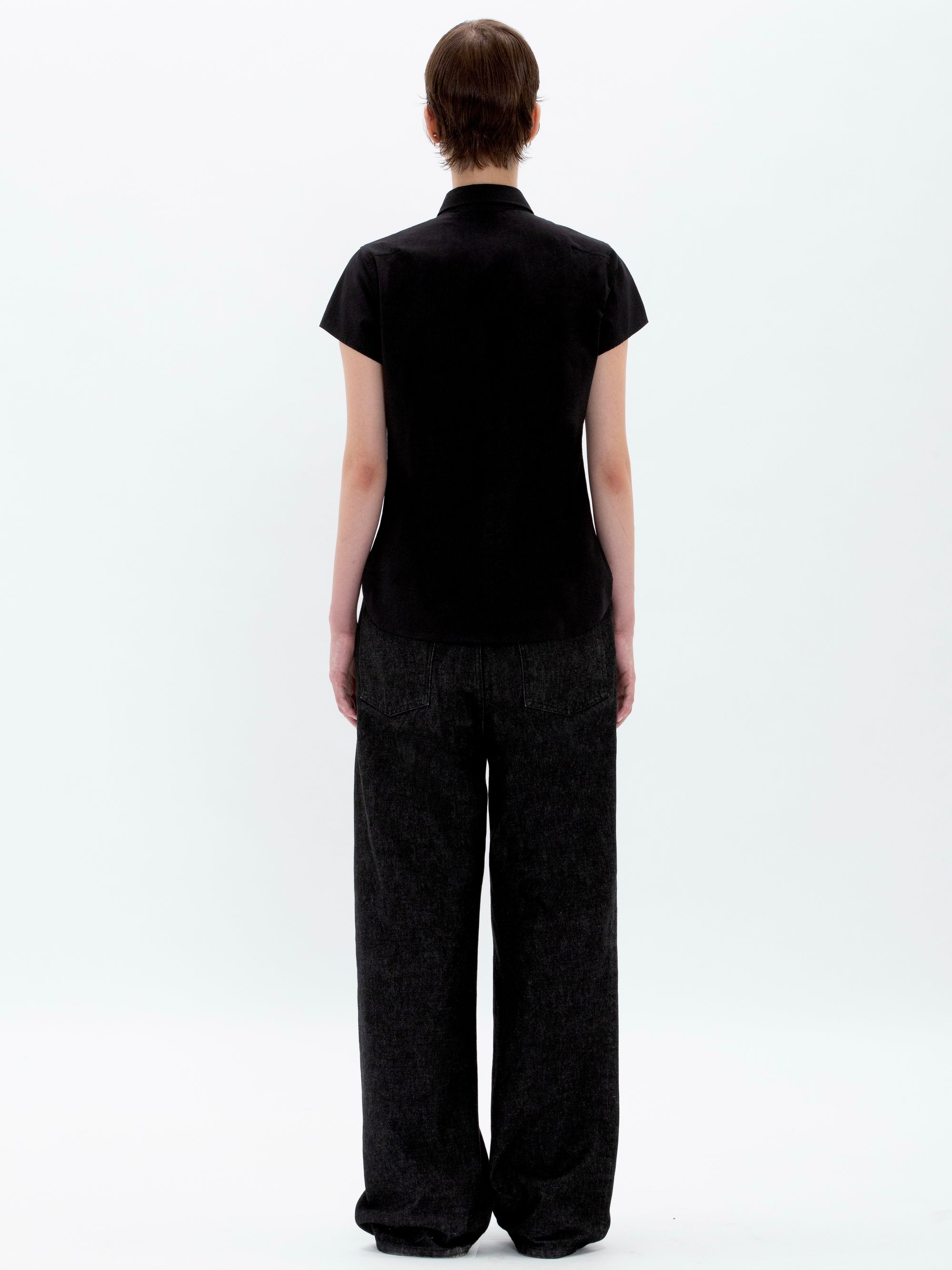 color:BLACK