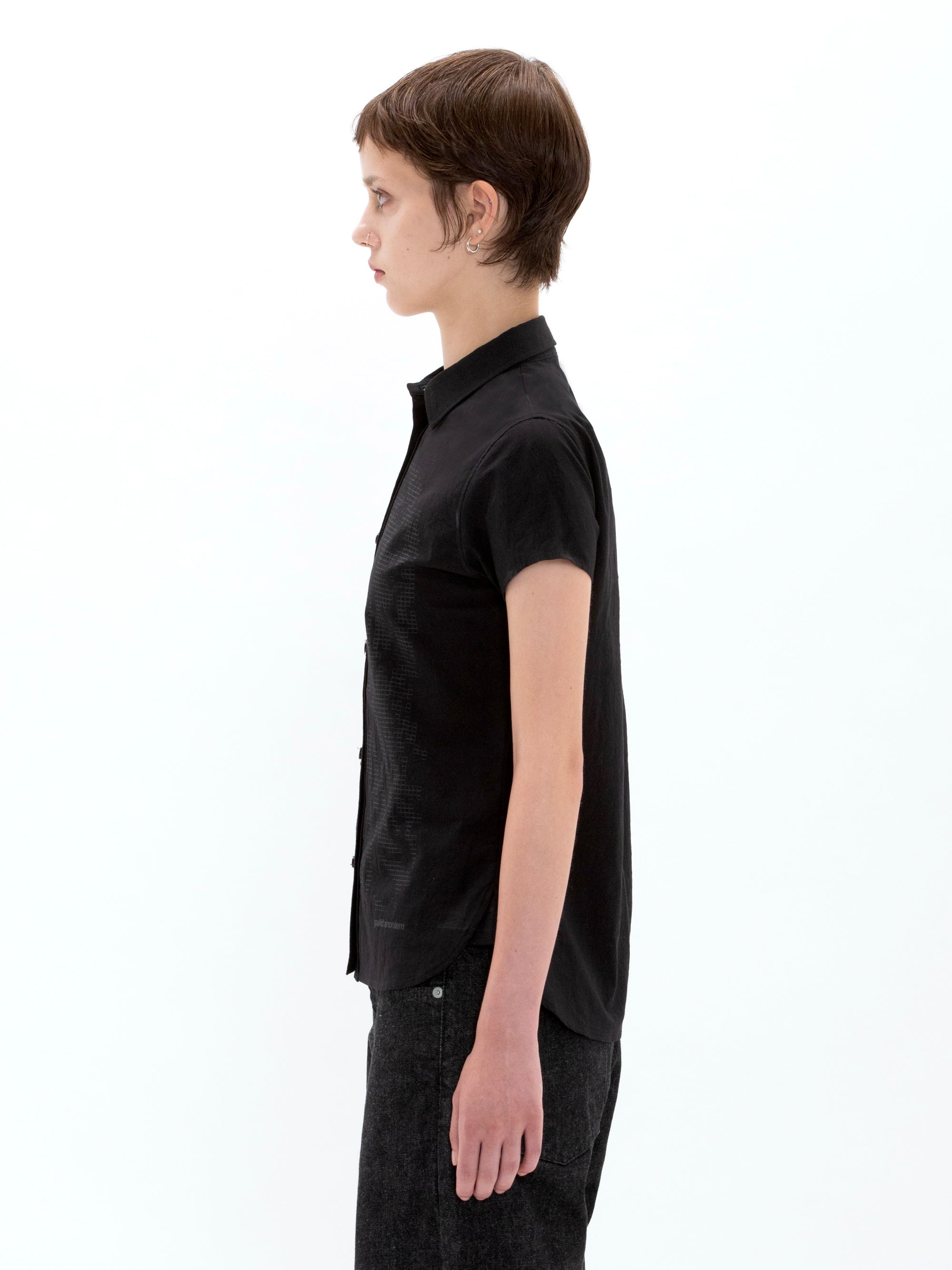 color:BLACK