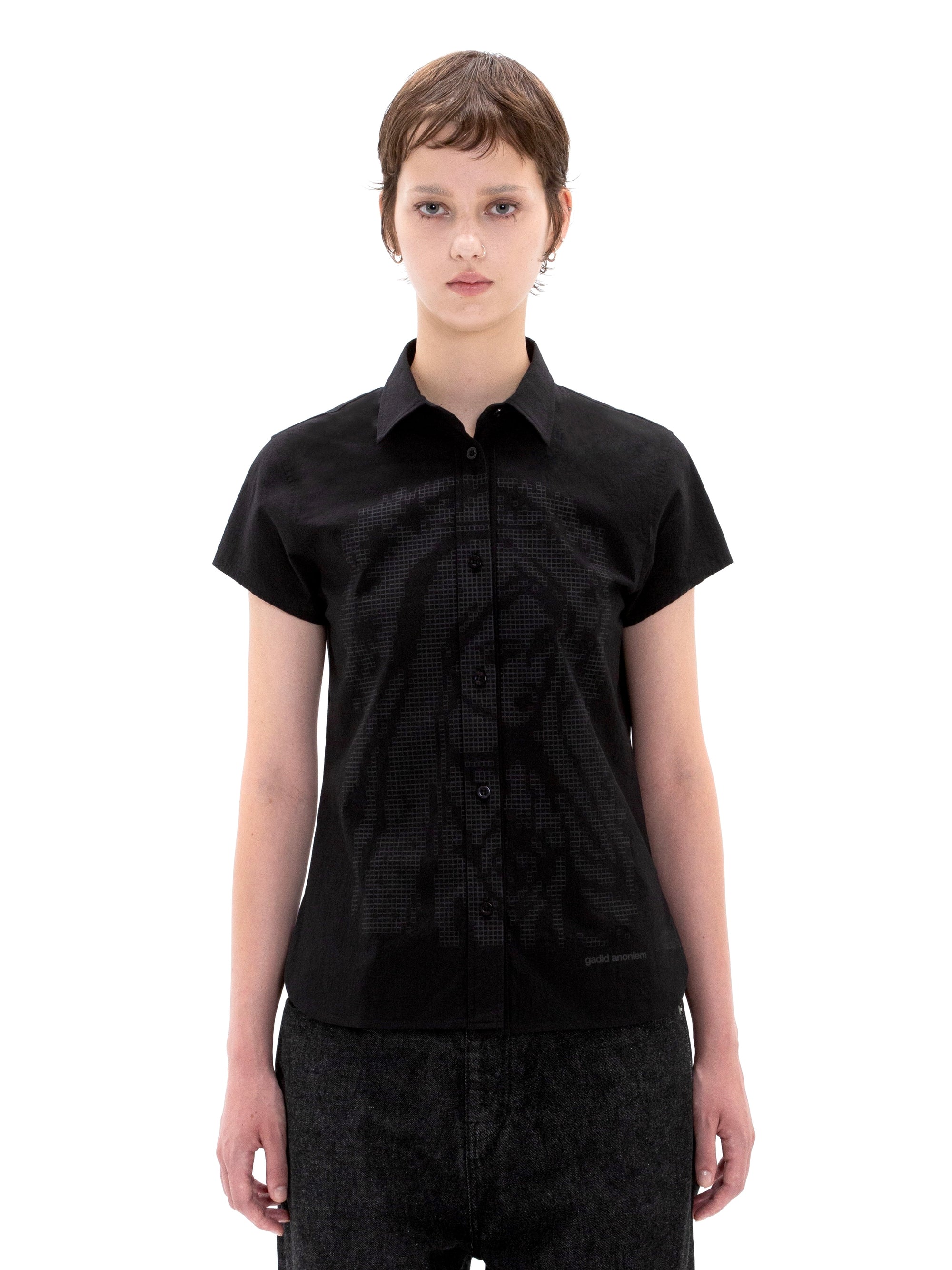 color:BLACK