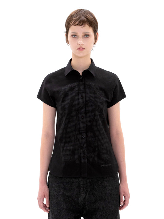color:BLACK