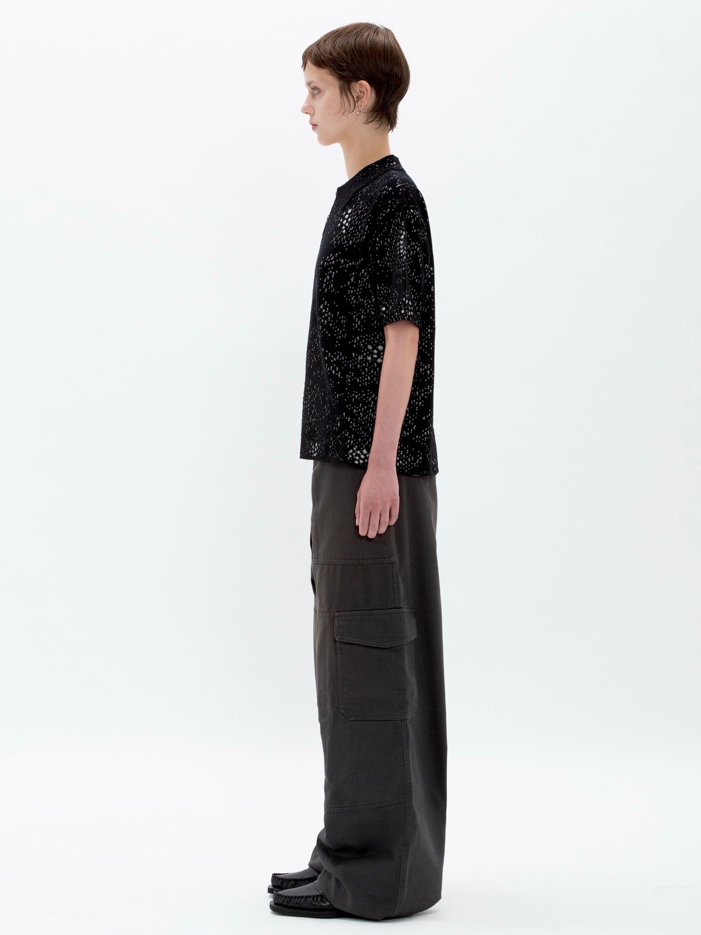 color:BLACK