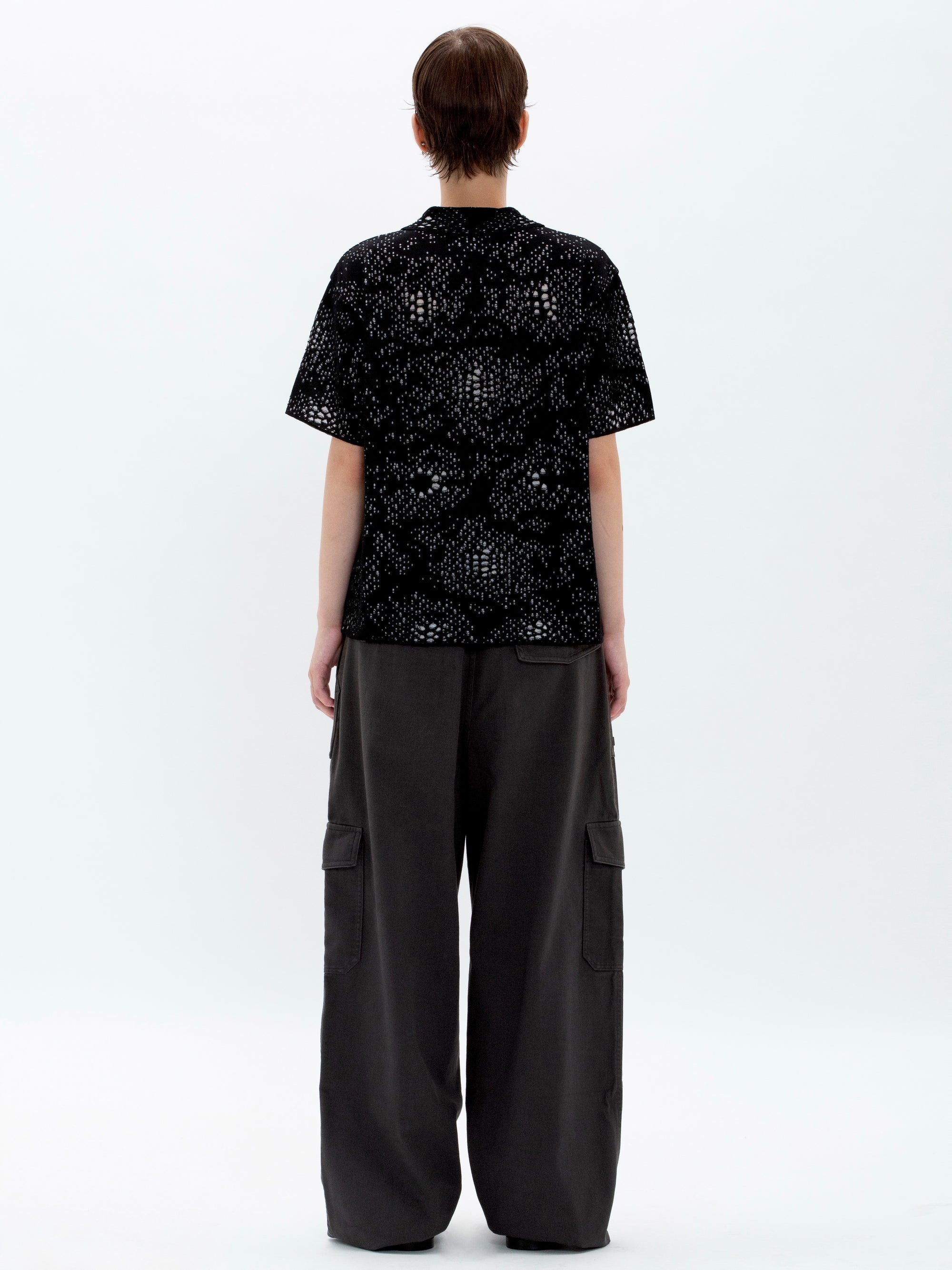 color:BLACK