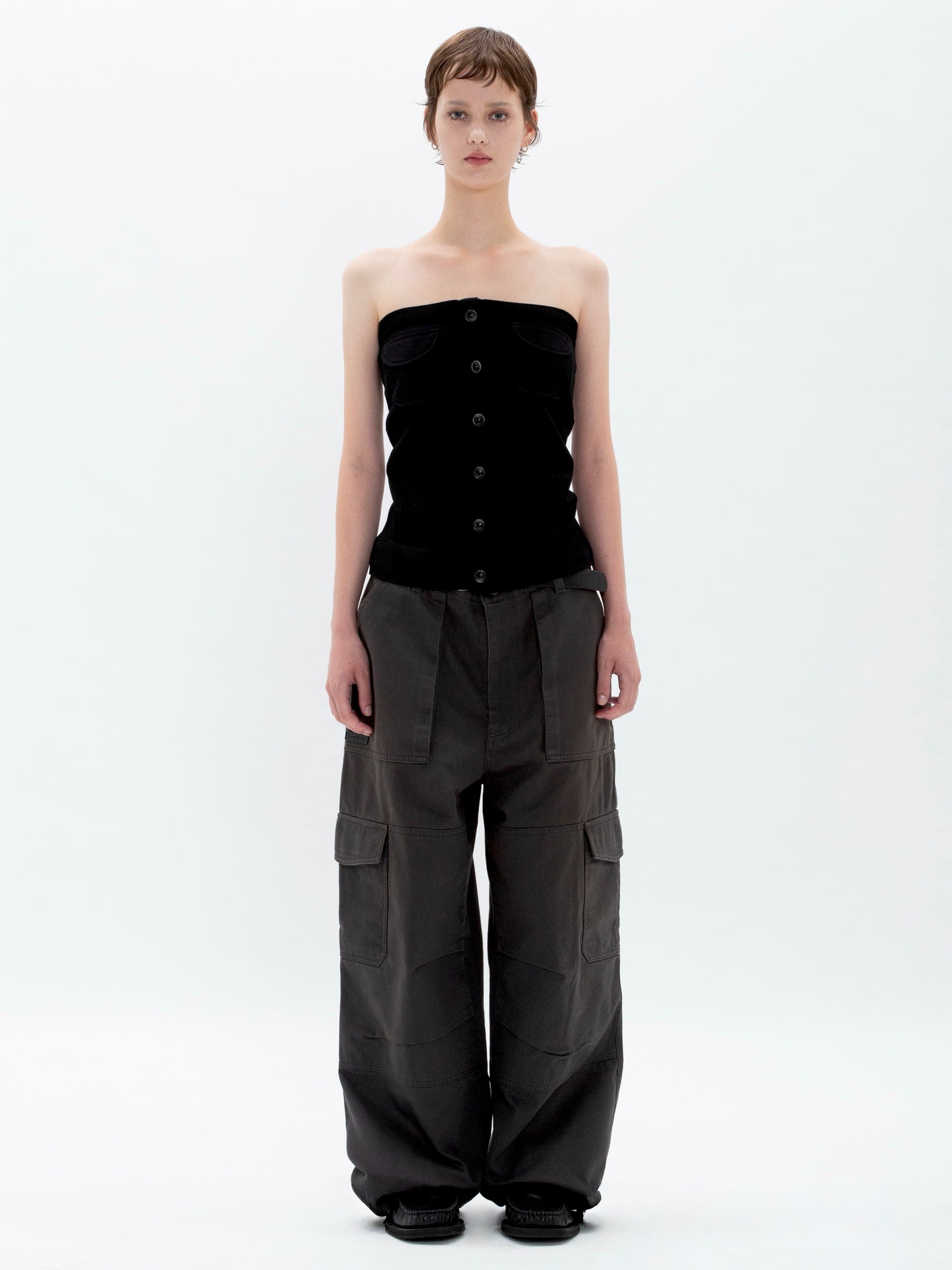 color:BLACK