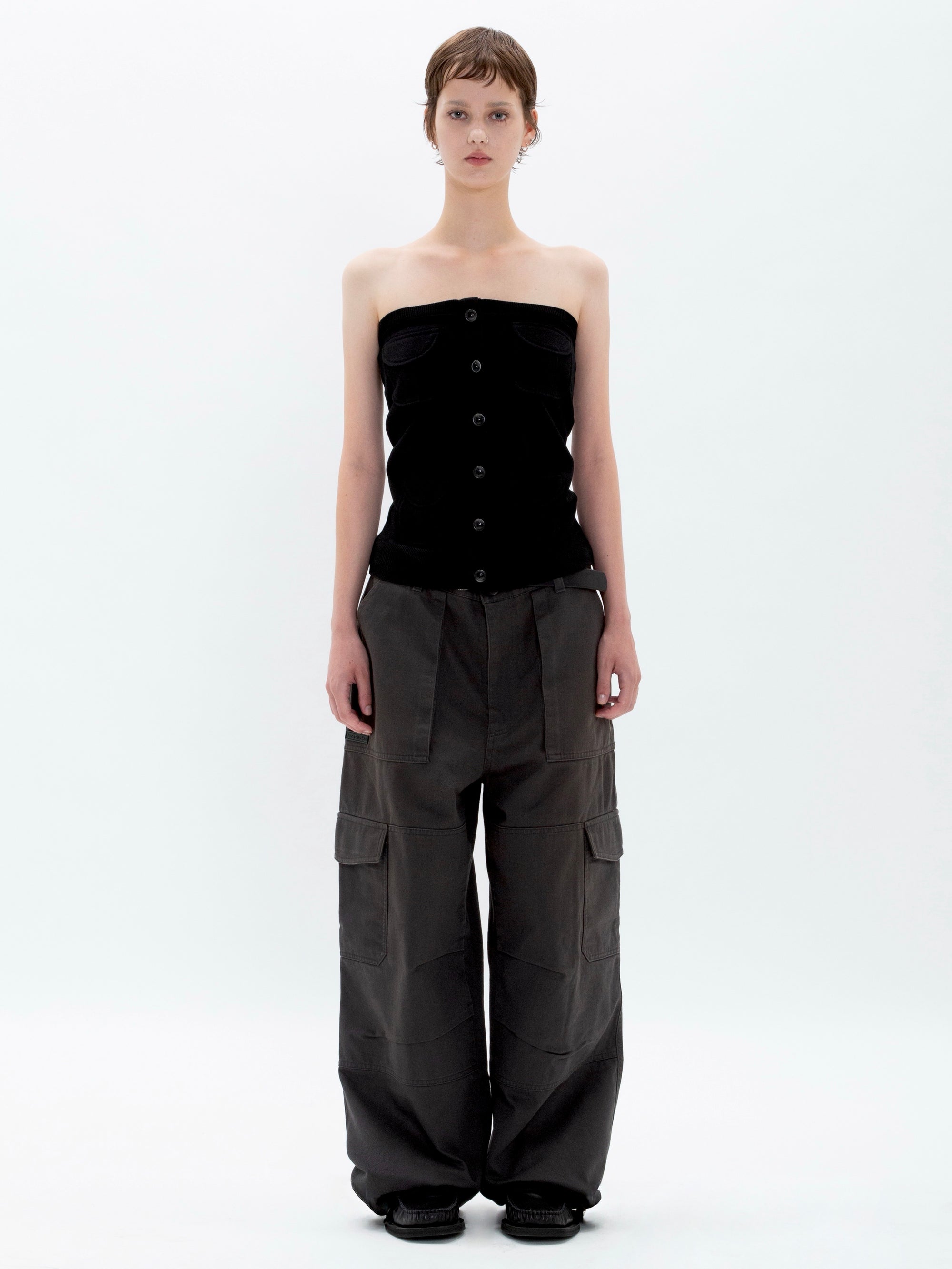 color:BLACK