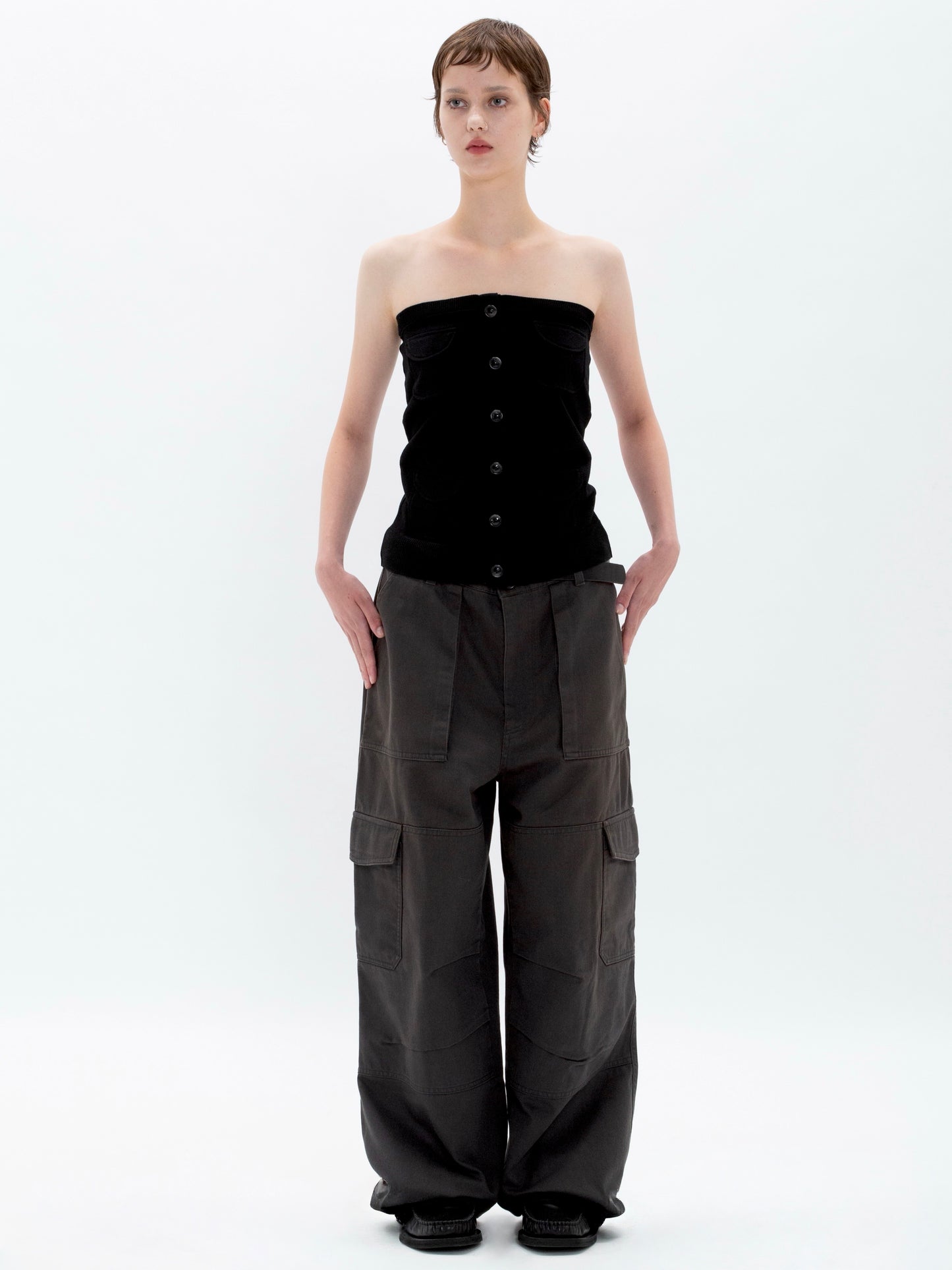 color:BLACK