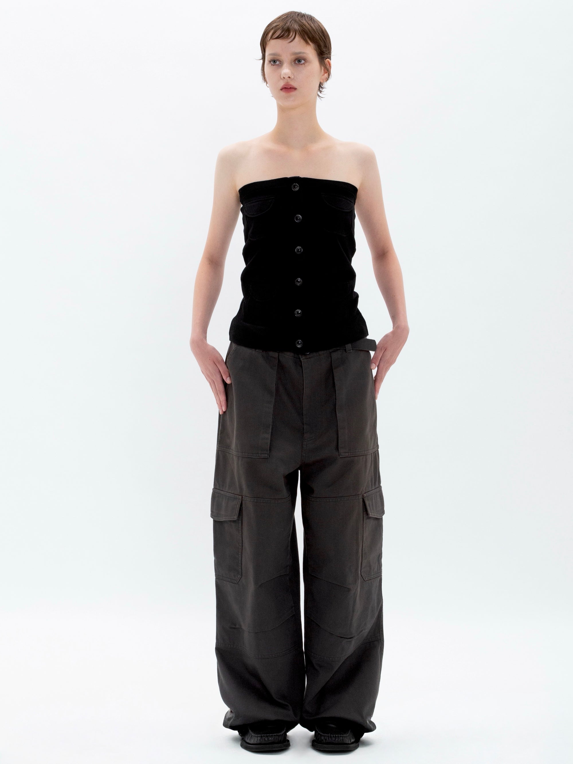 color:BLACK