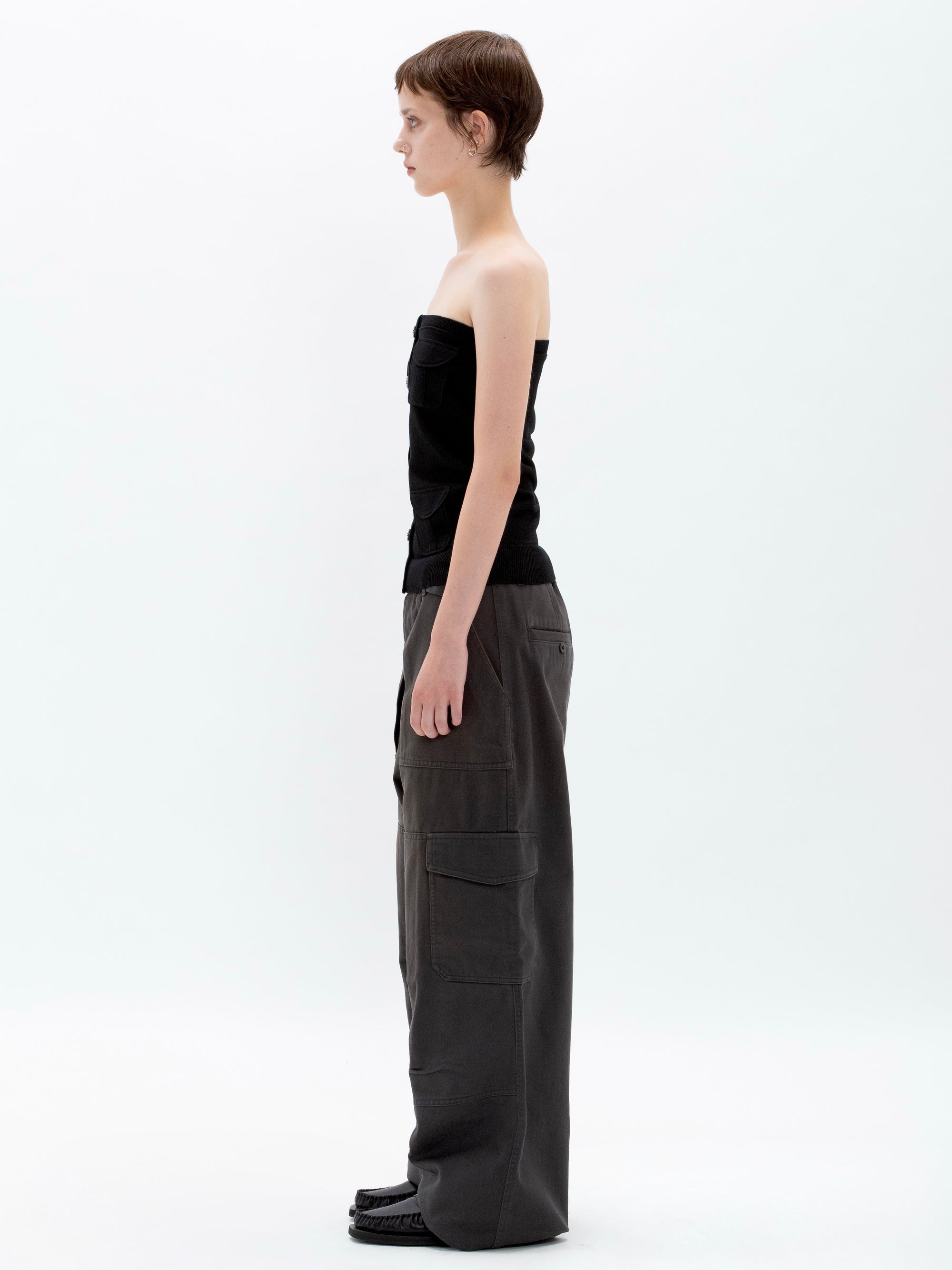color:BLACK