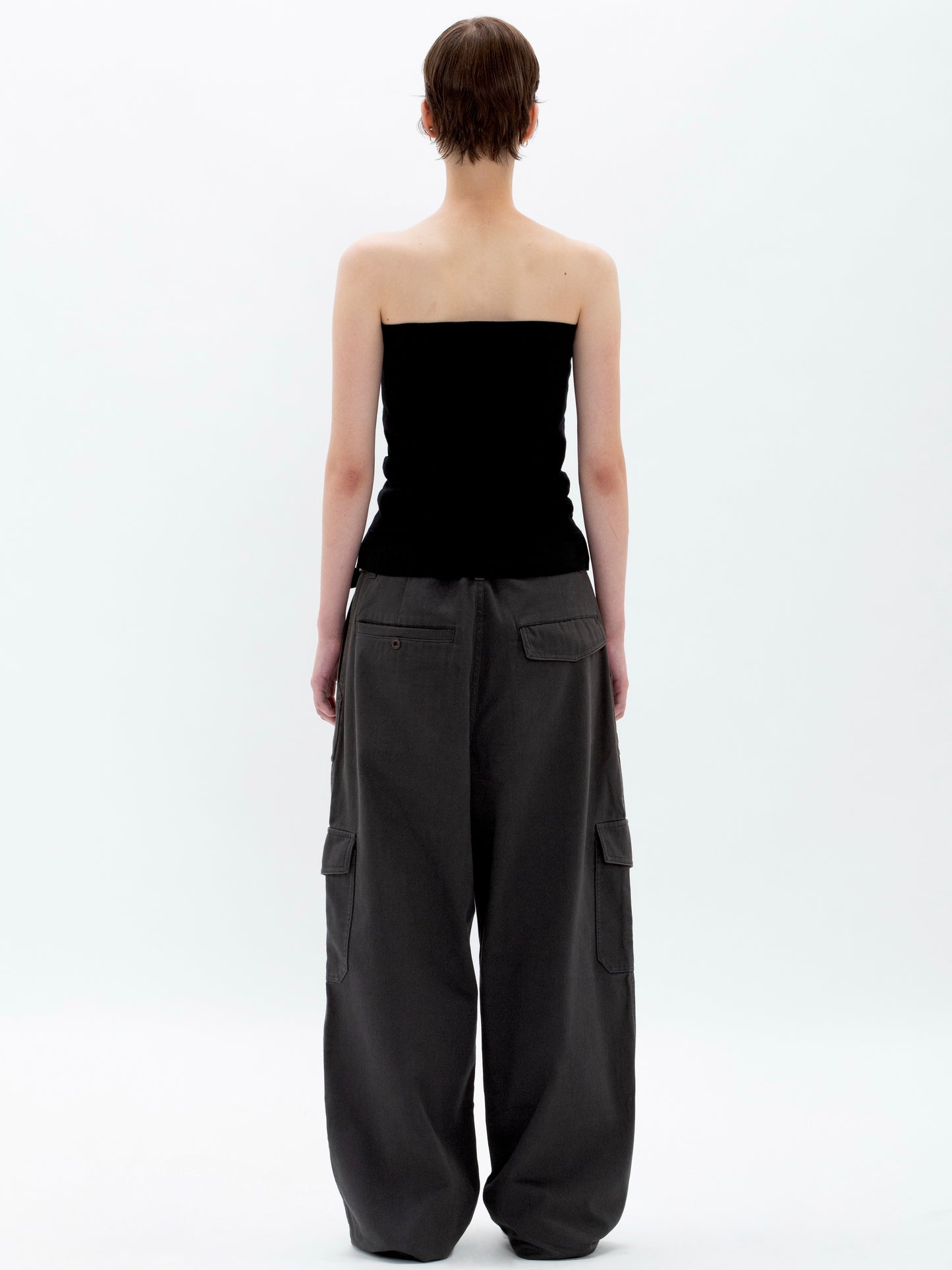 color:BLACK