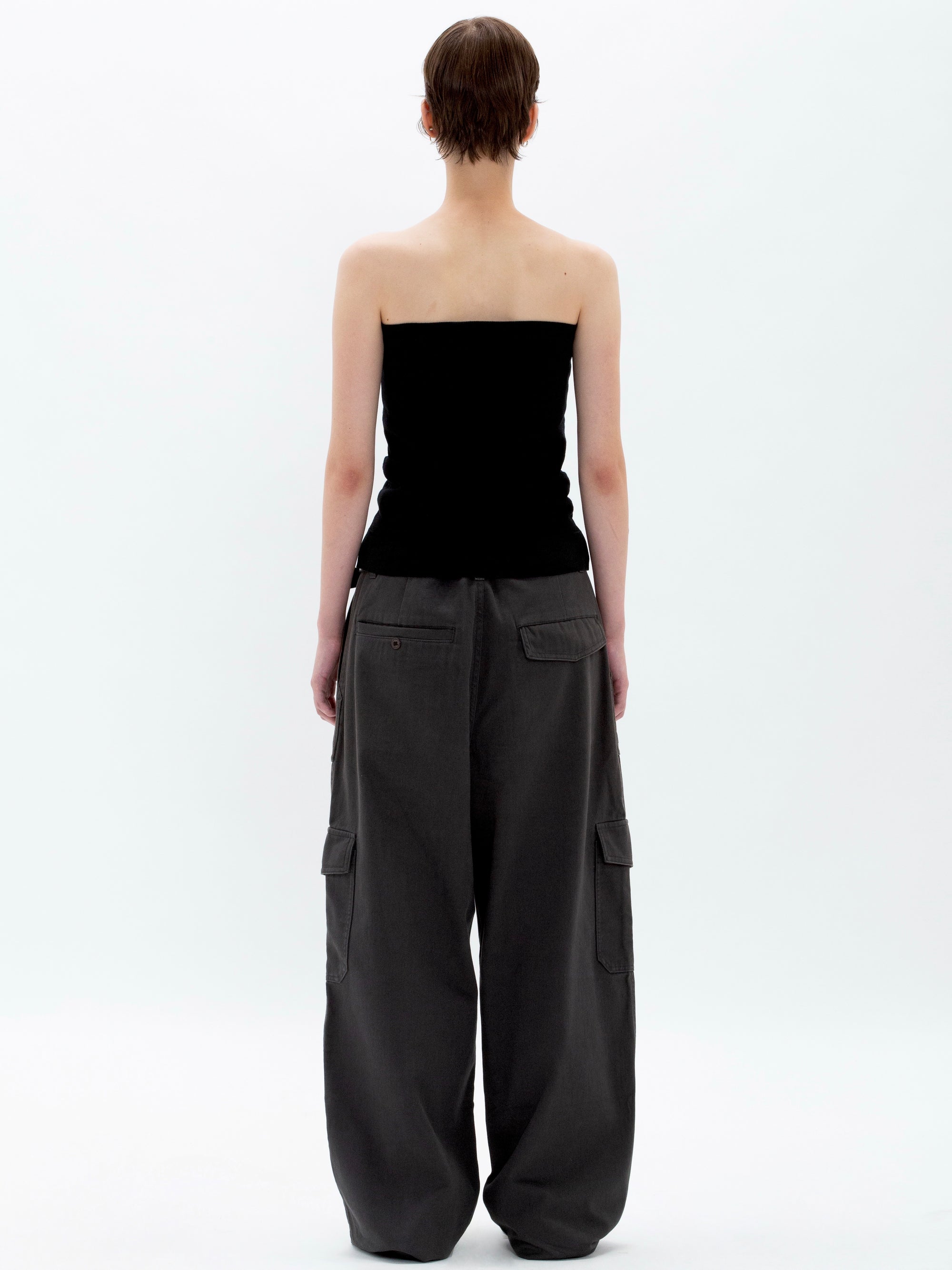 color:BLACK