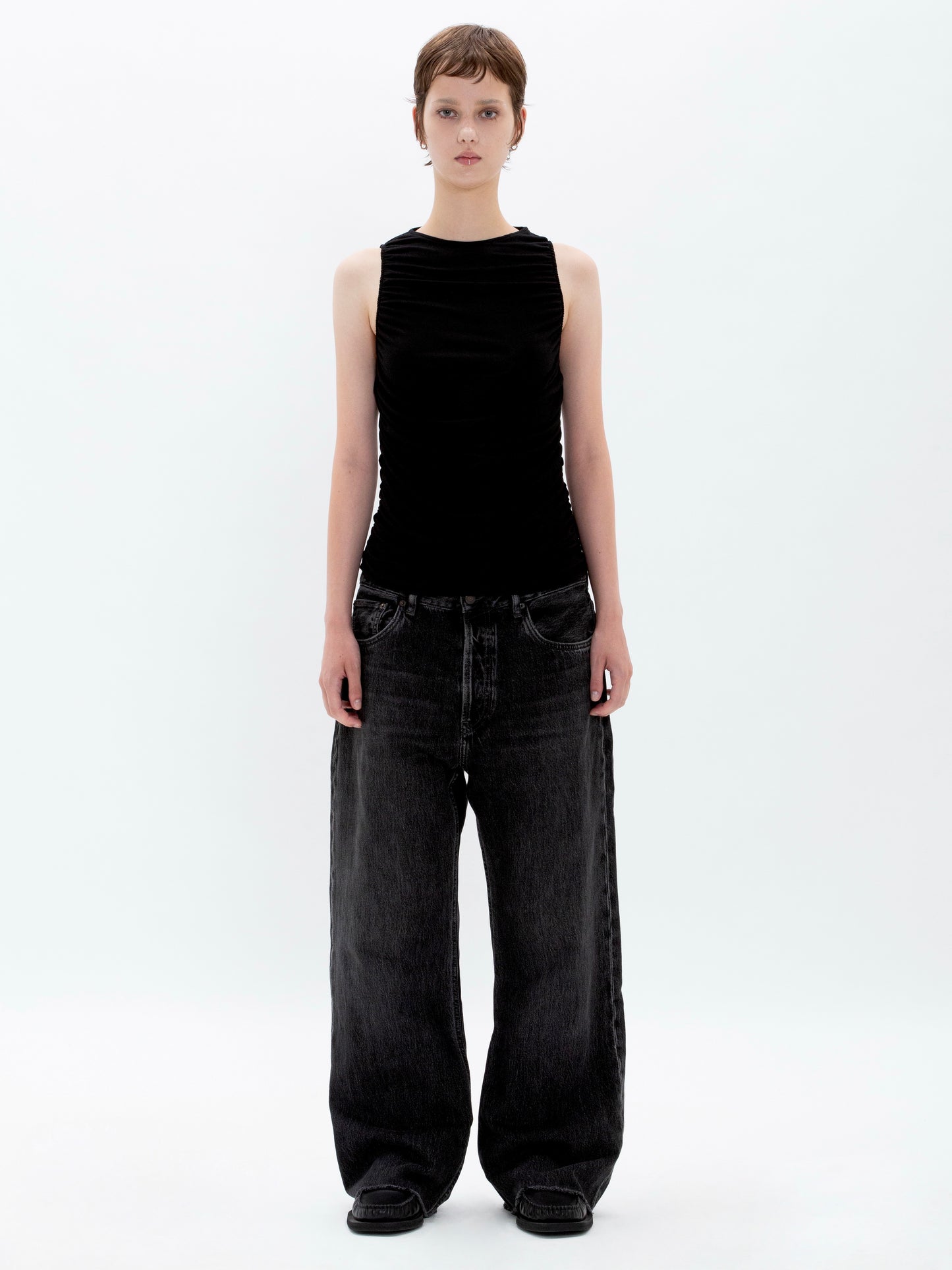 color:BLACK