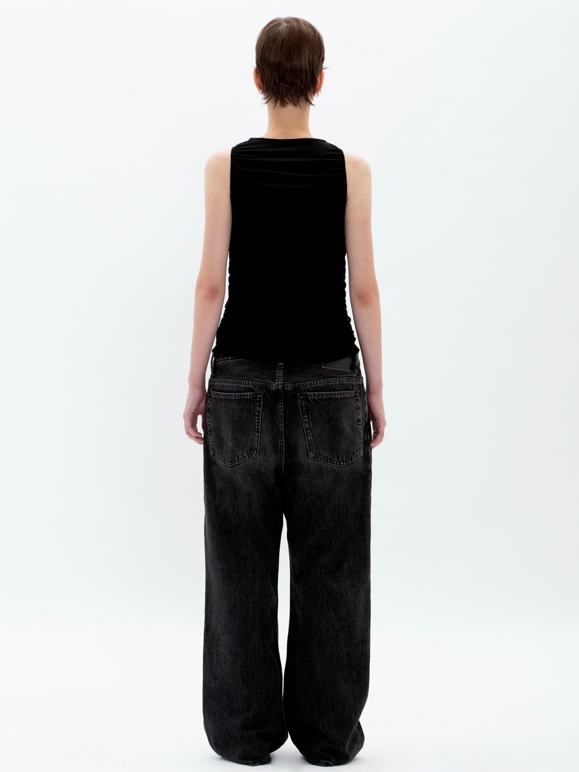 color:BLACK
