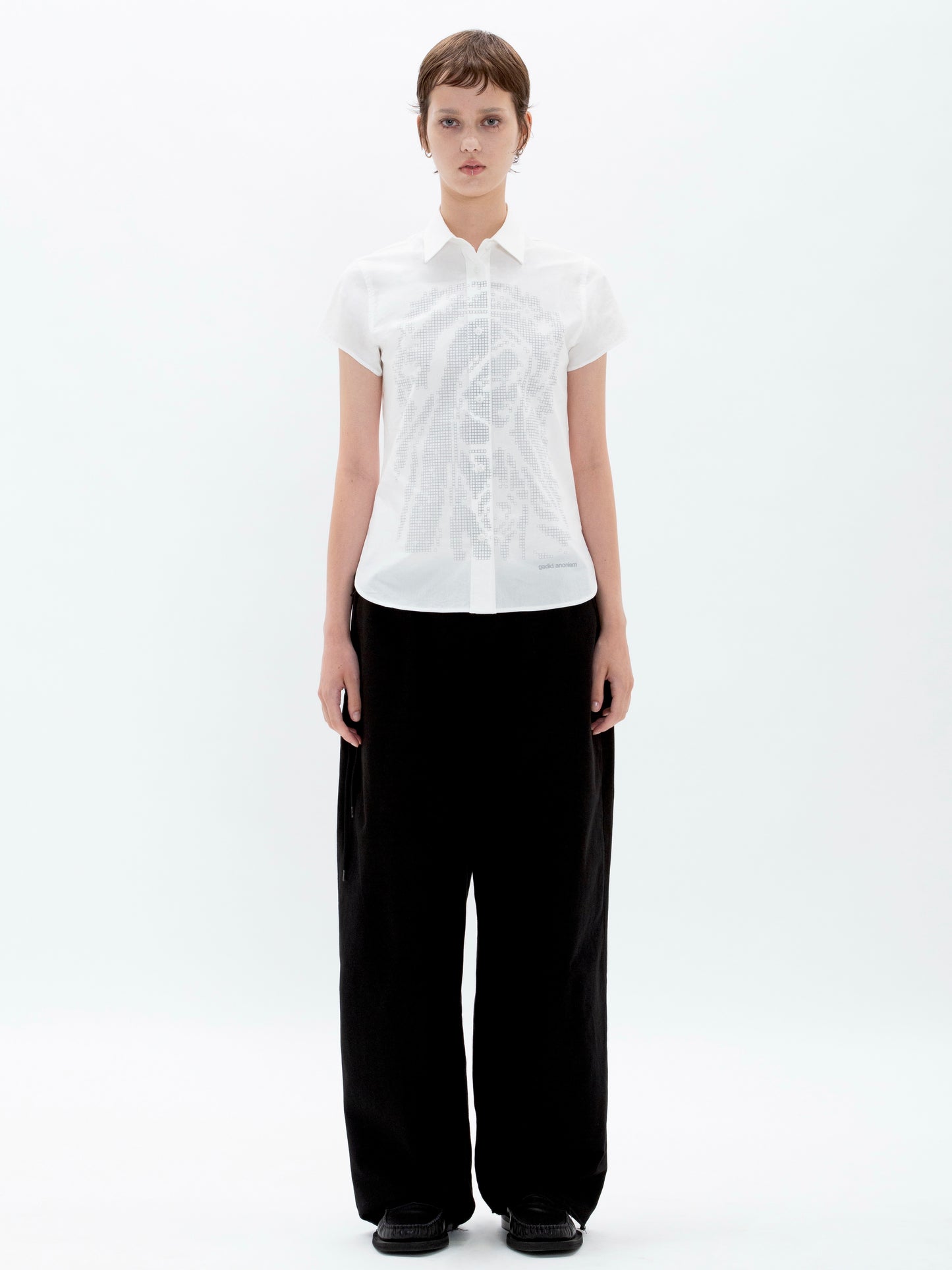 color:WHITE