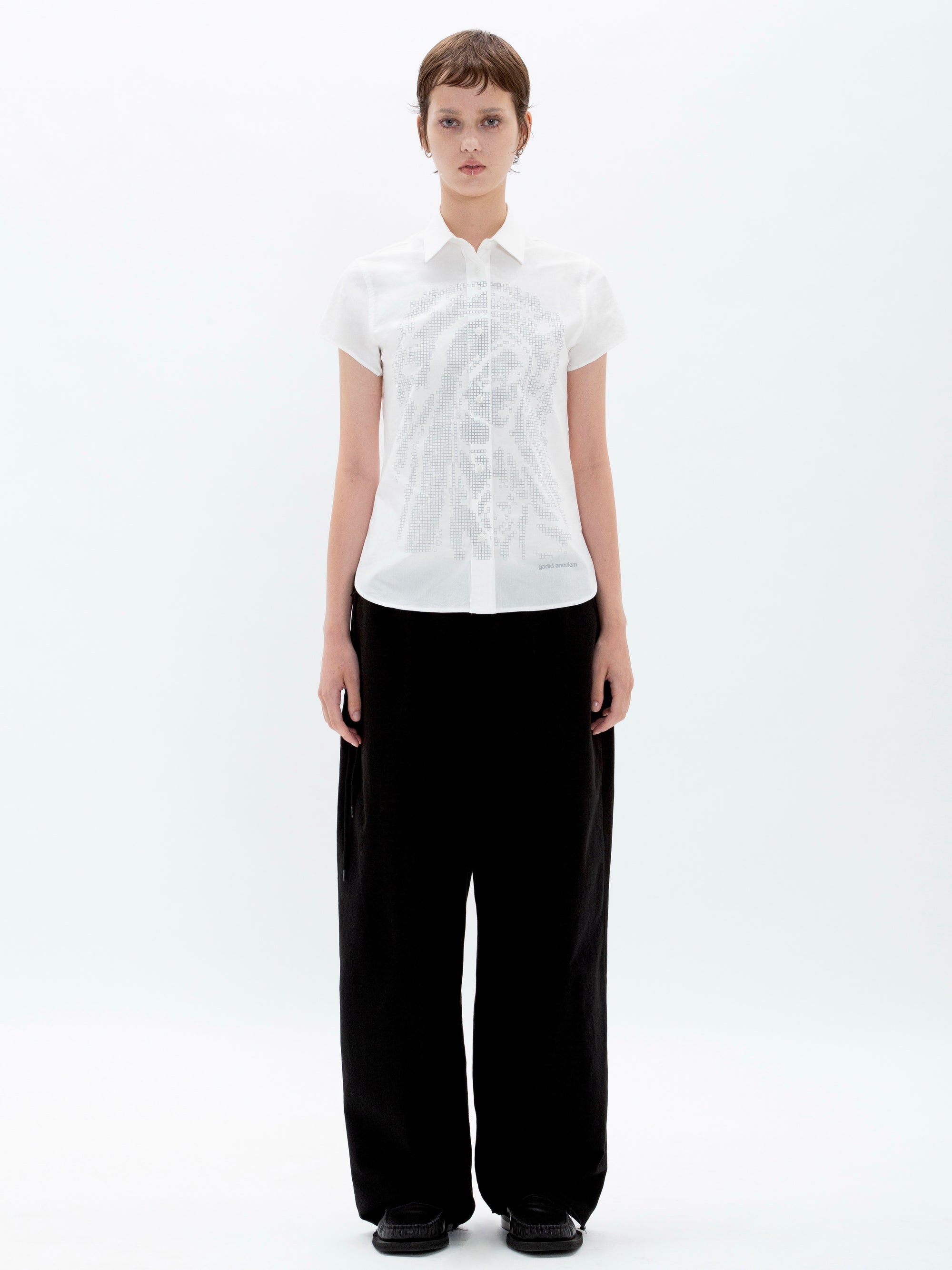 color:WHITE