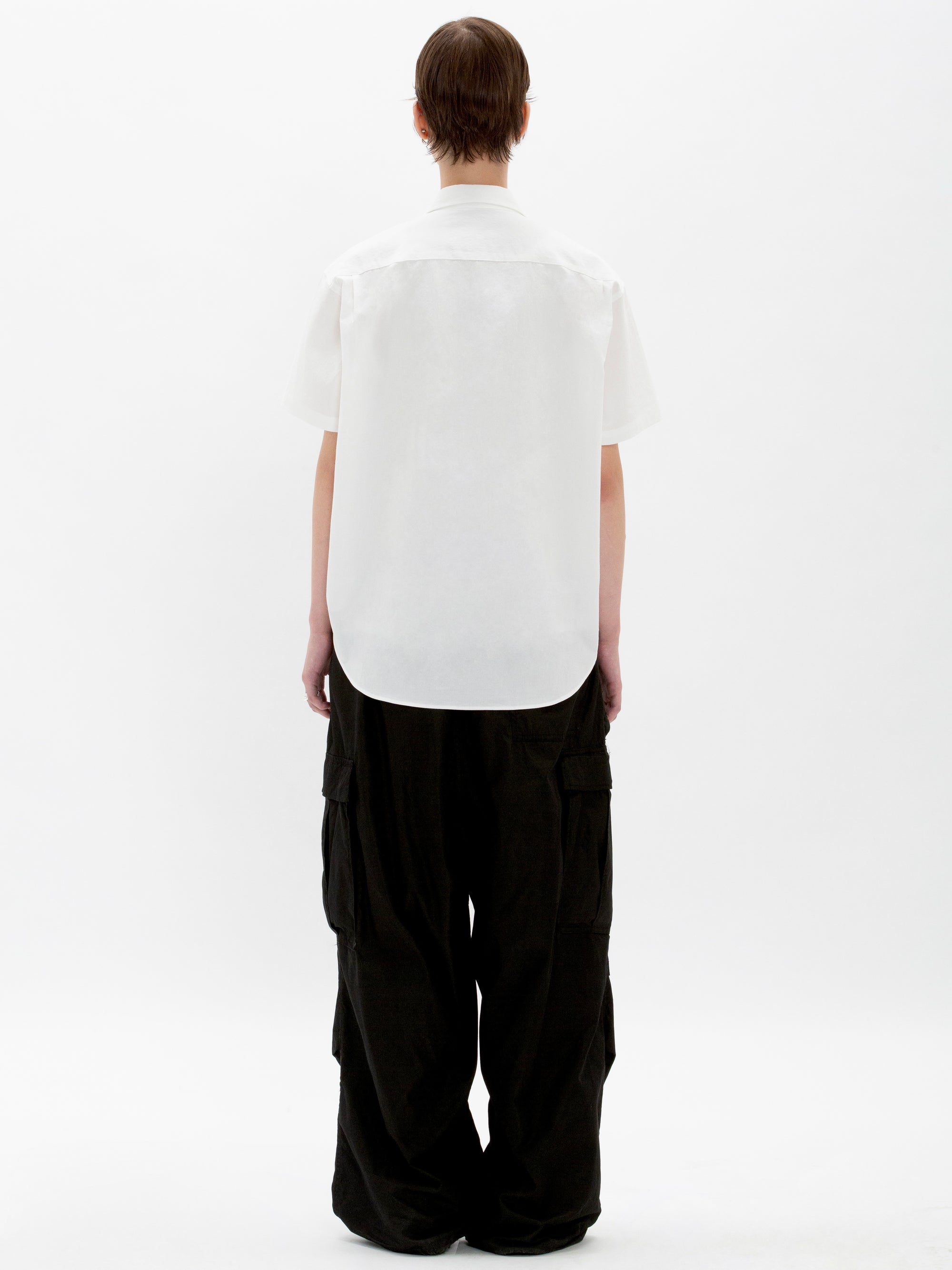 color:WHITE