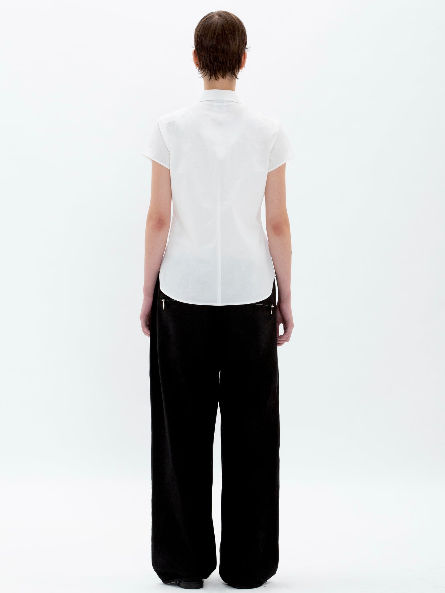 color:WHITE