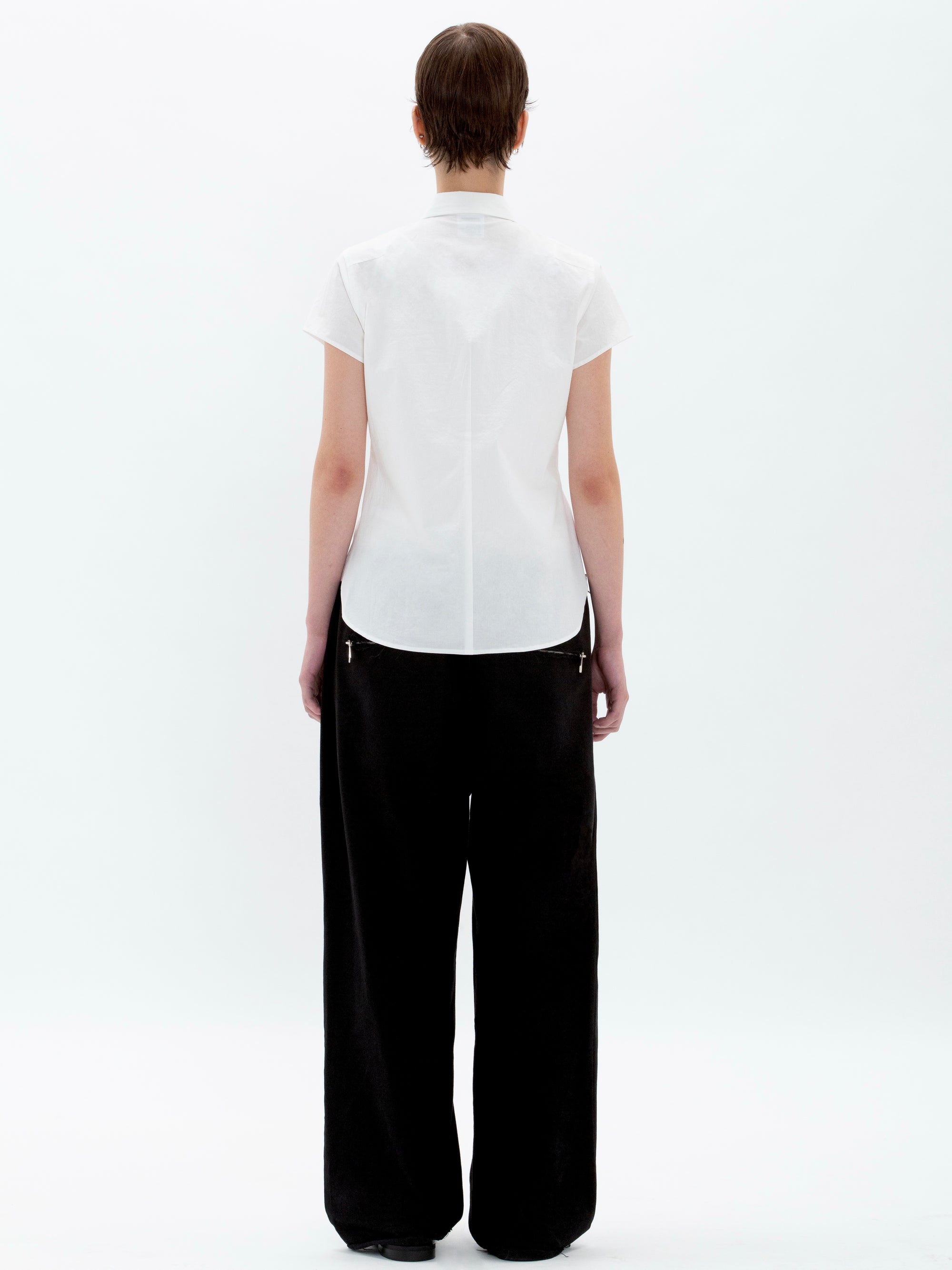 color:WHITE