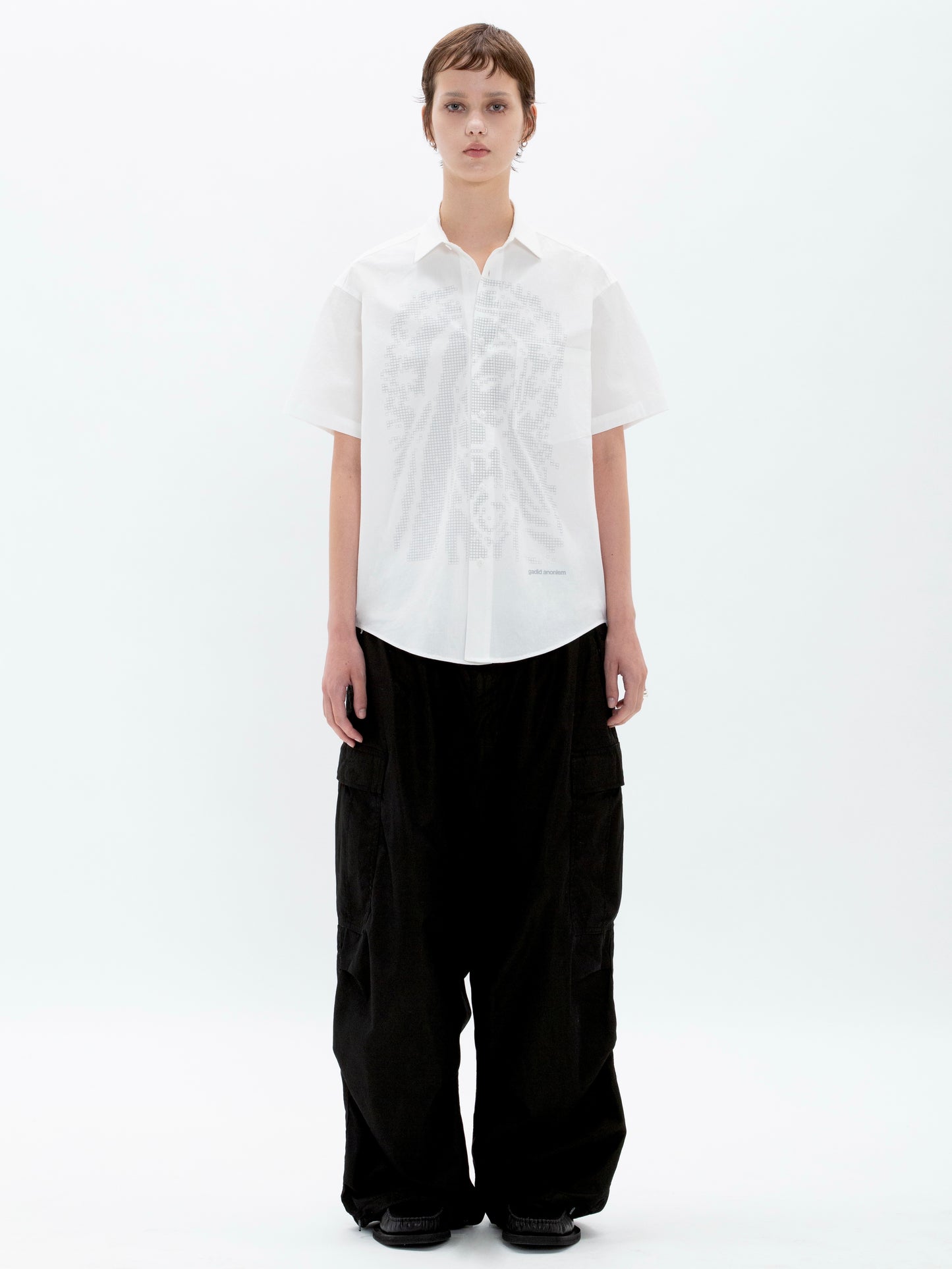 color:WHITE