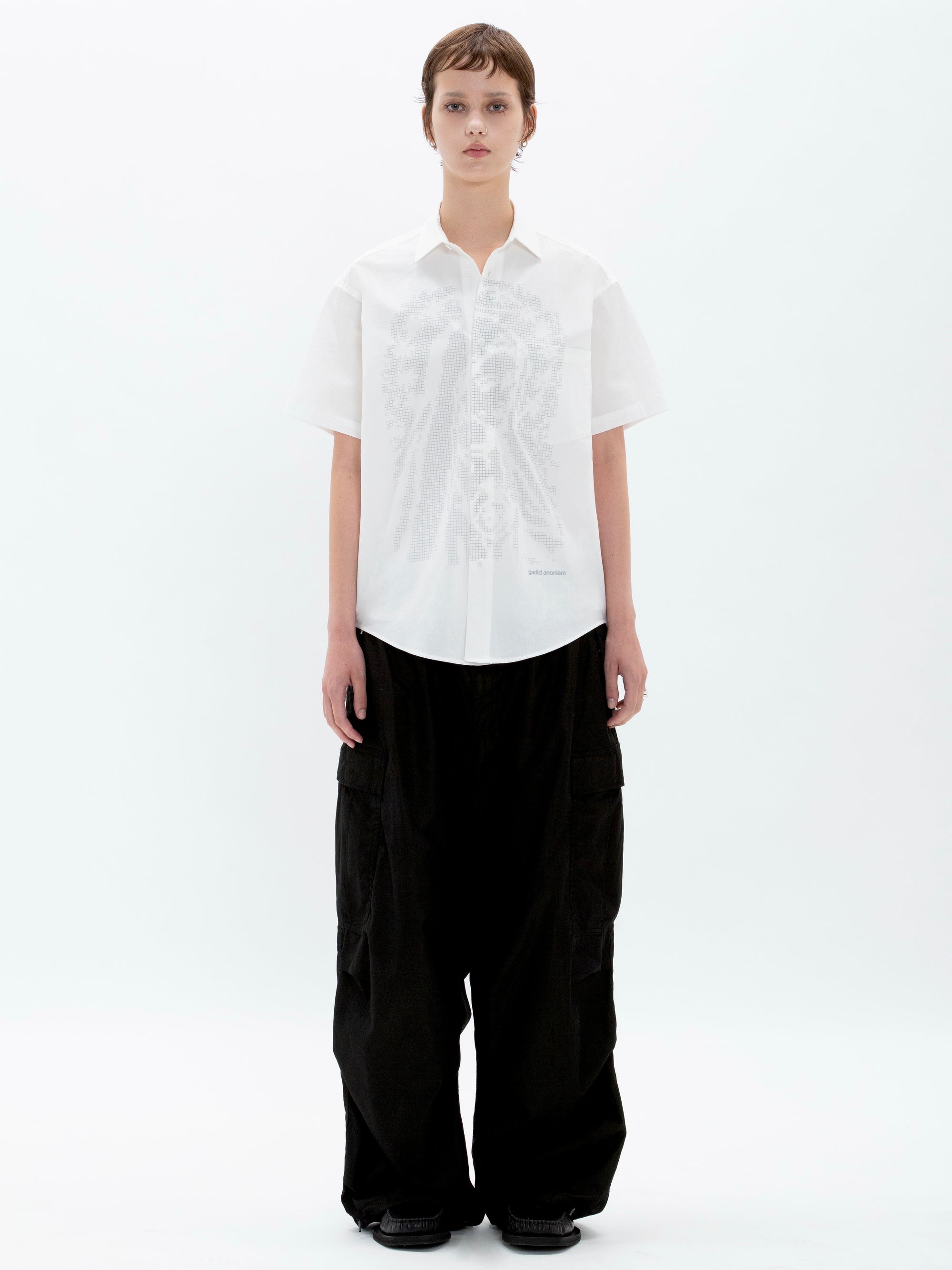 color:WHITE