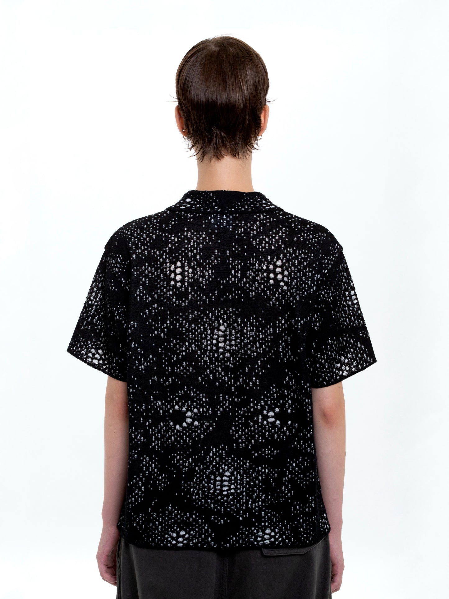 color:BLACK