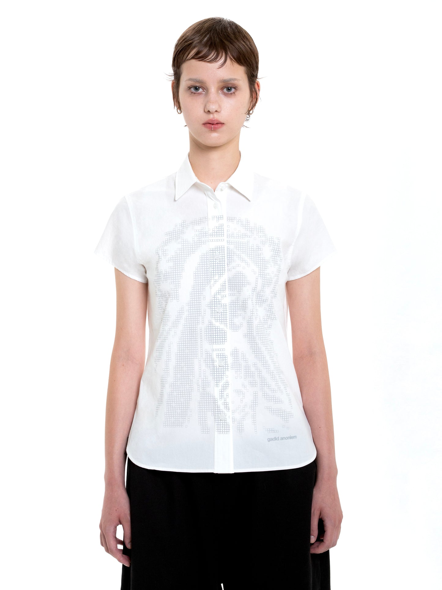 color:WHITE