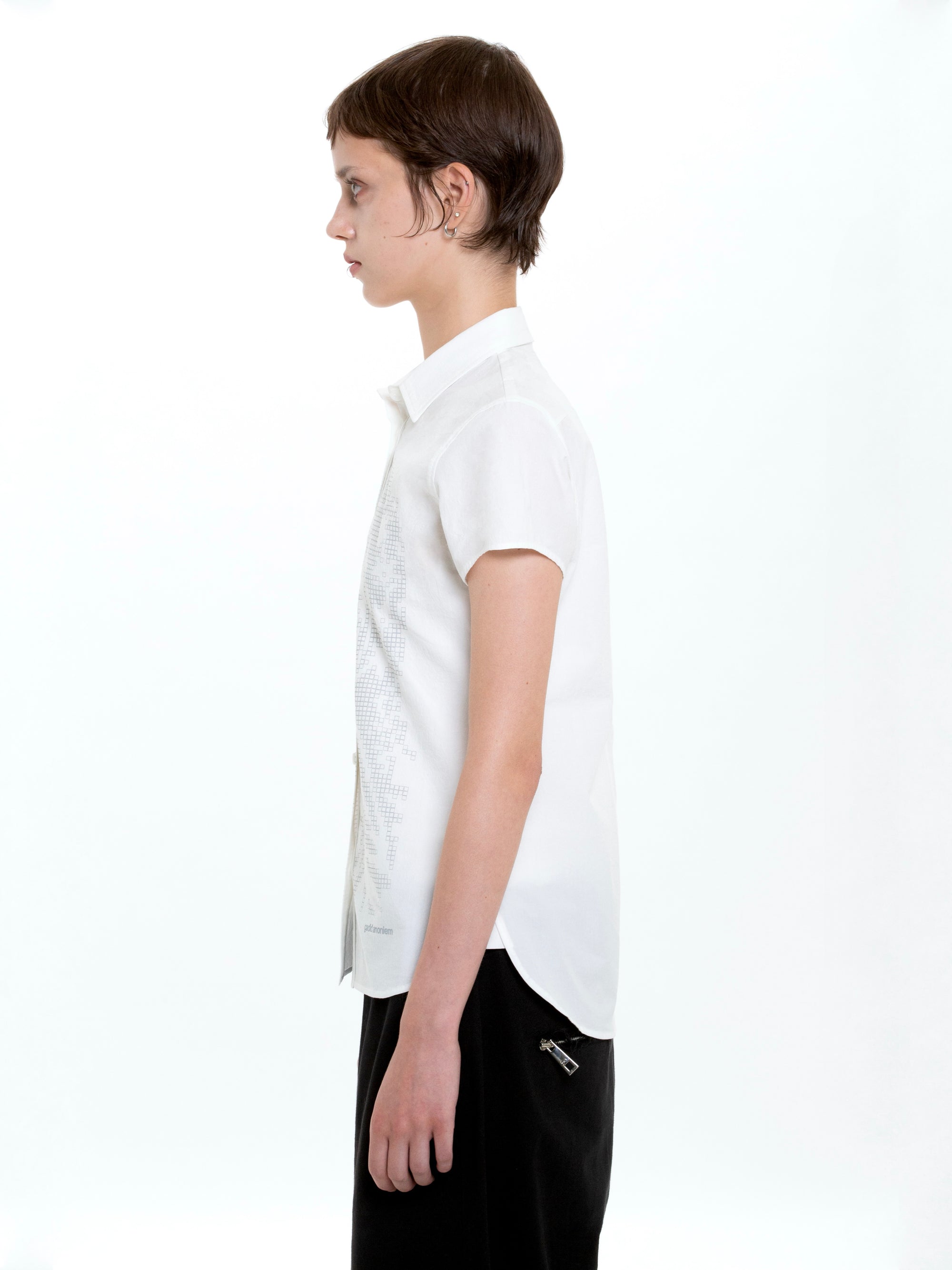 color:WHITE