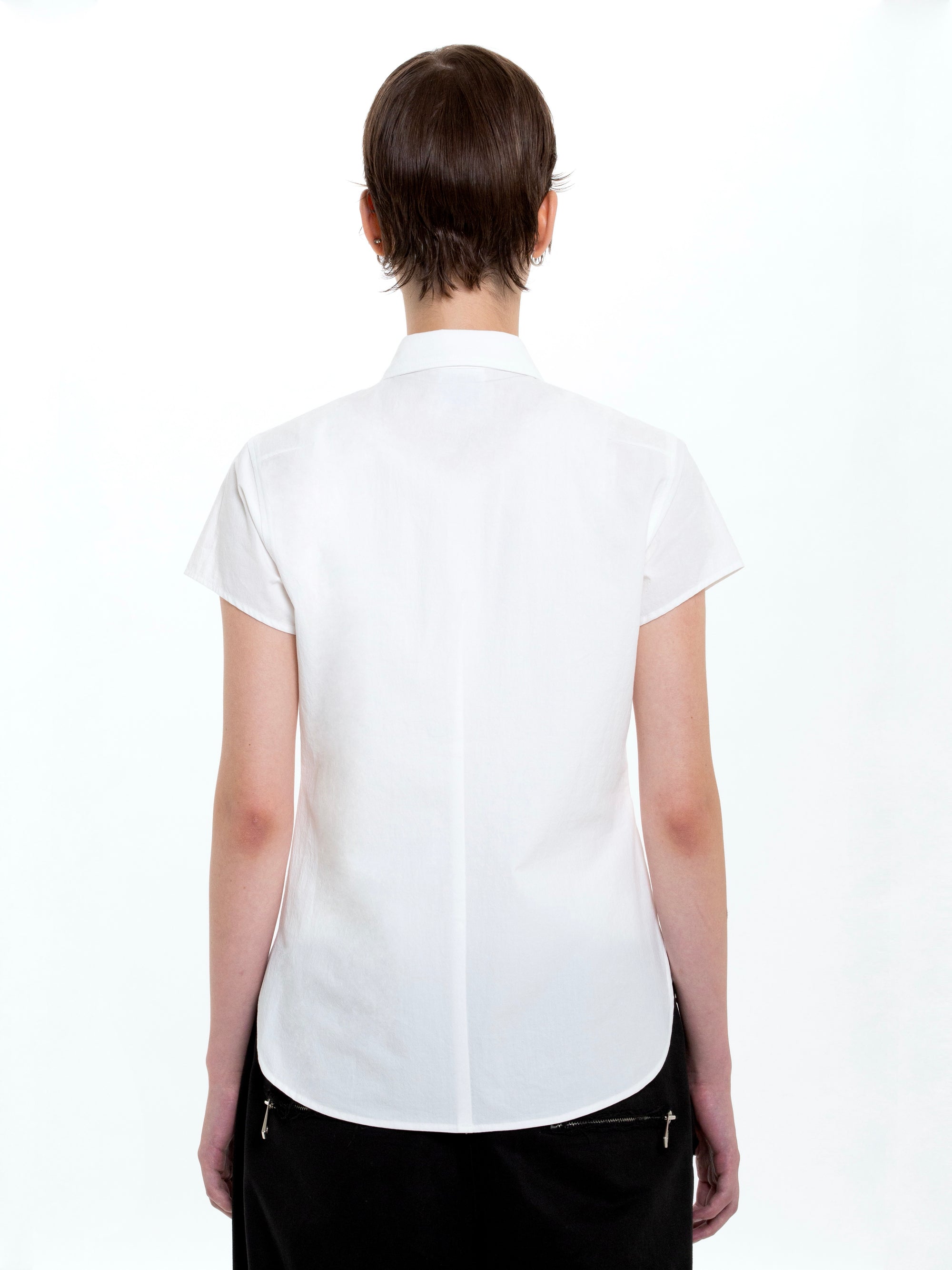 color:WHITE