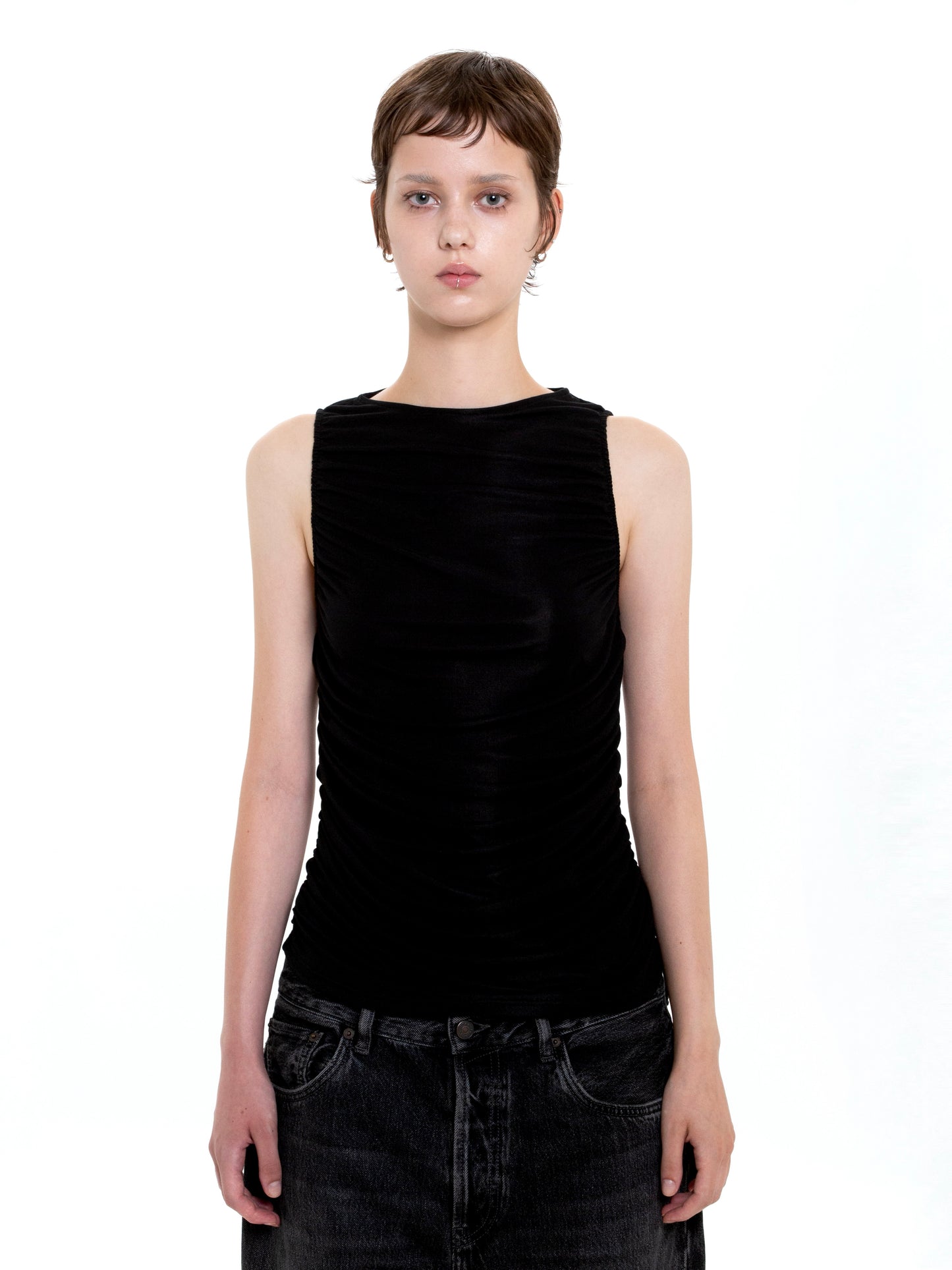 color:BLACK