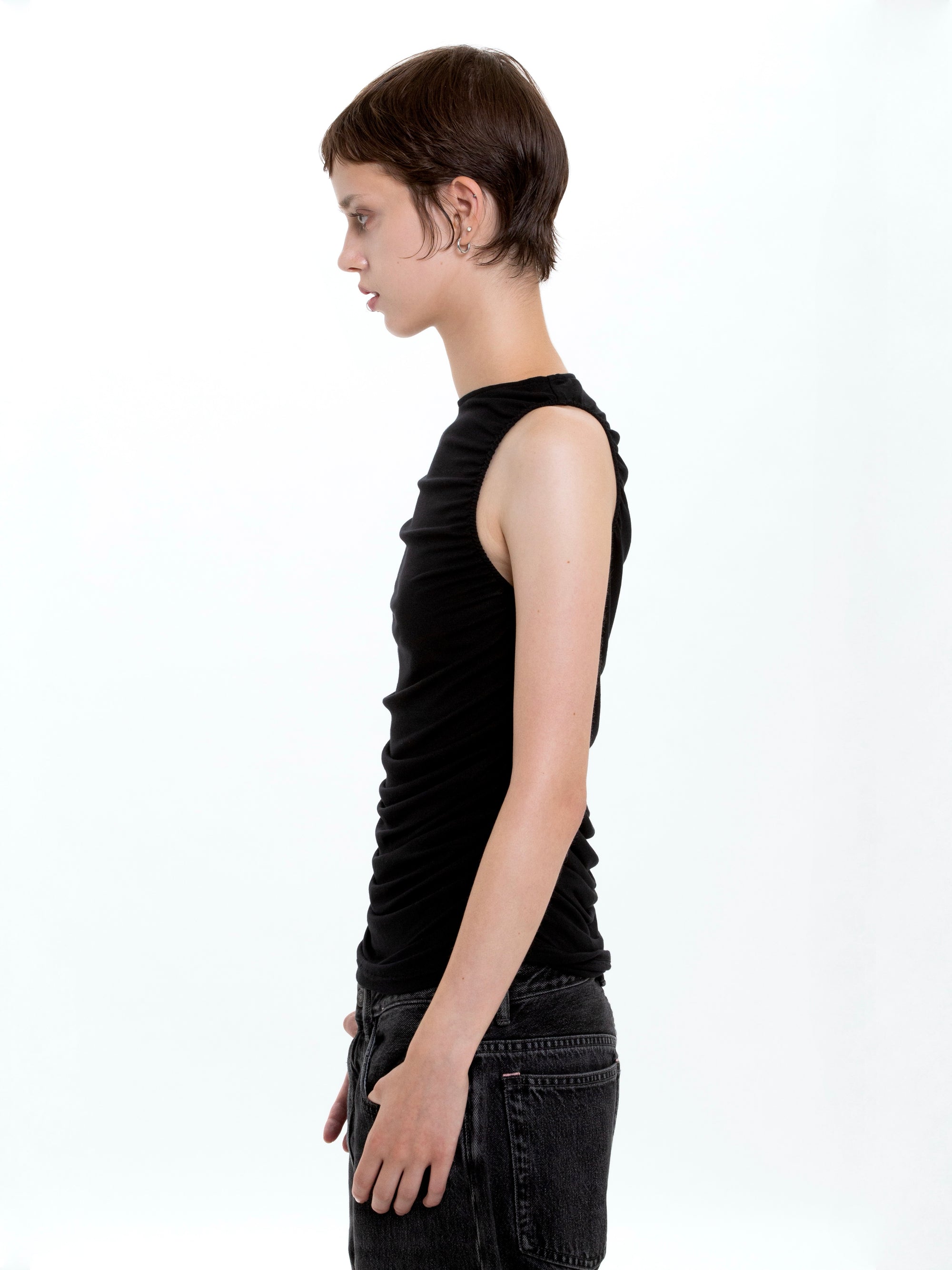 color:BLACK
