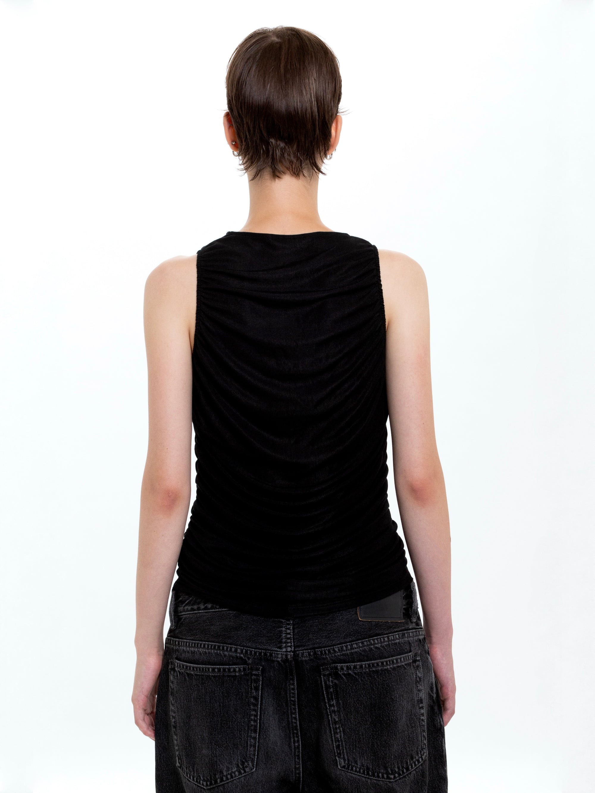color:BLACK
