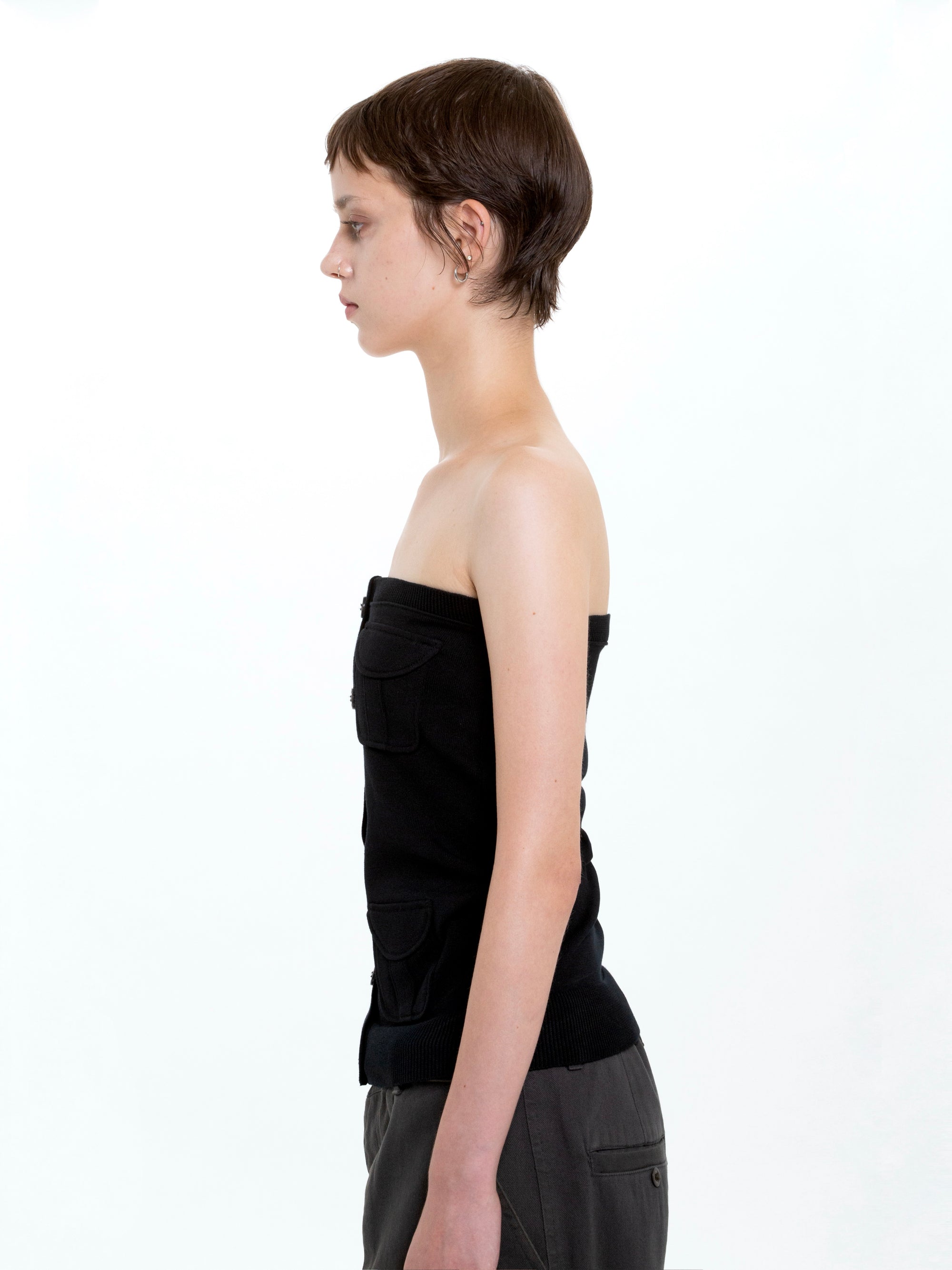 color:BLACK