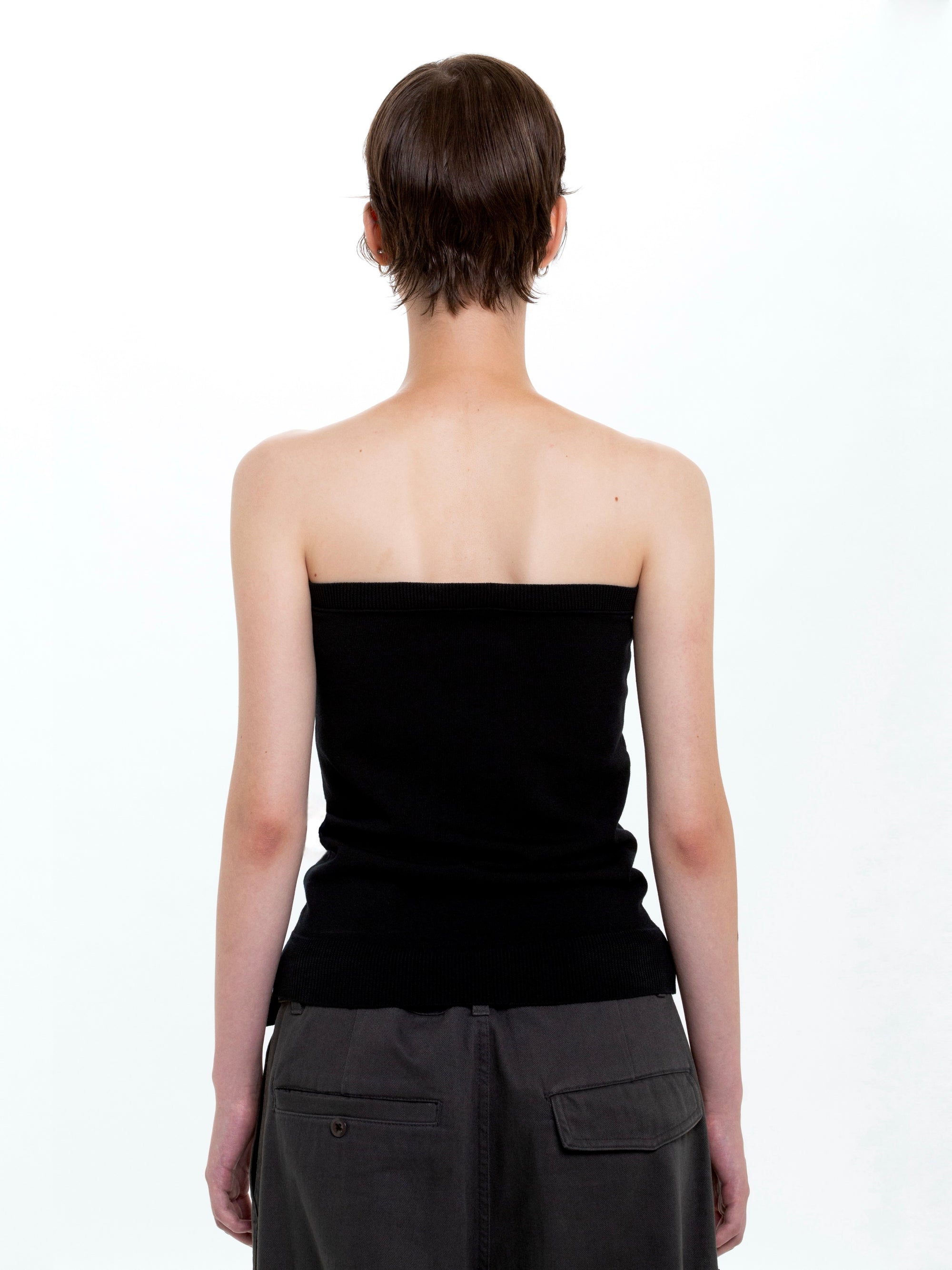 color:BLACK